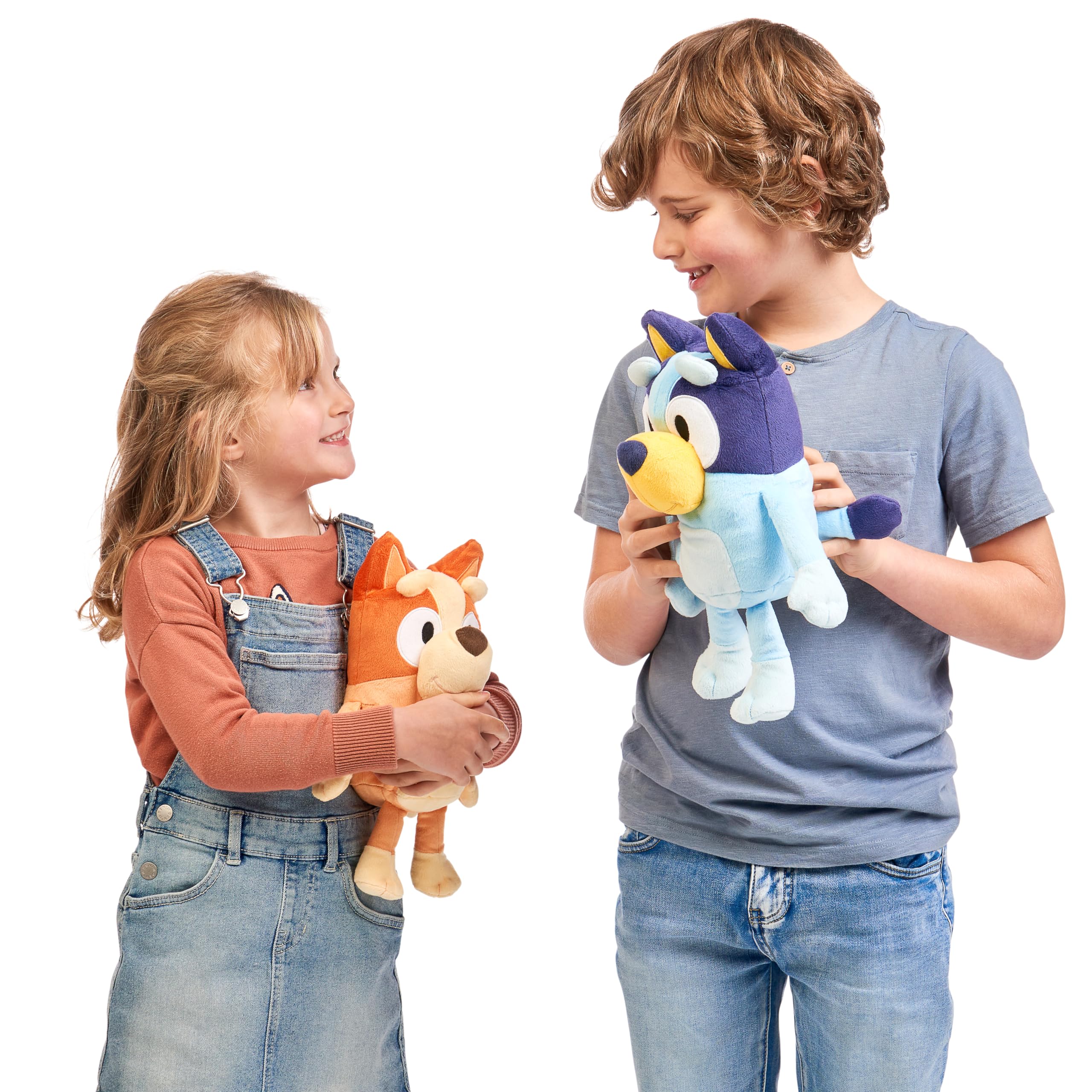 Bluey parlante de 33 cm, Peluche multilingüe parlante con 9 Frases y la canción de la Serie, Habla en 3 Idiomas Diferentes