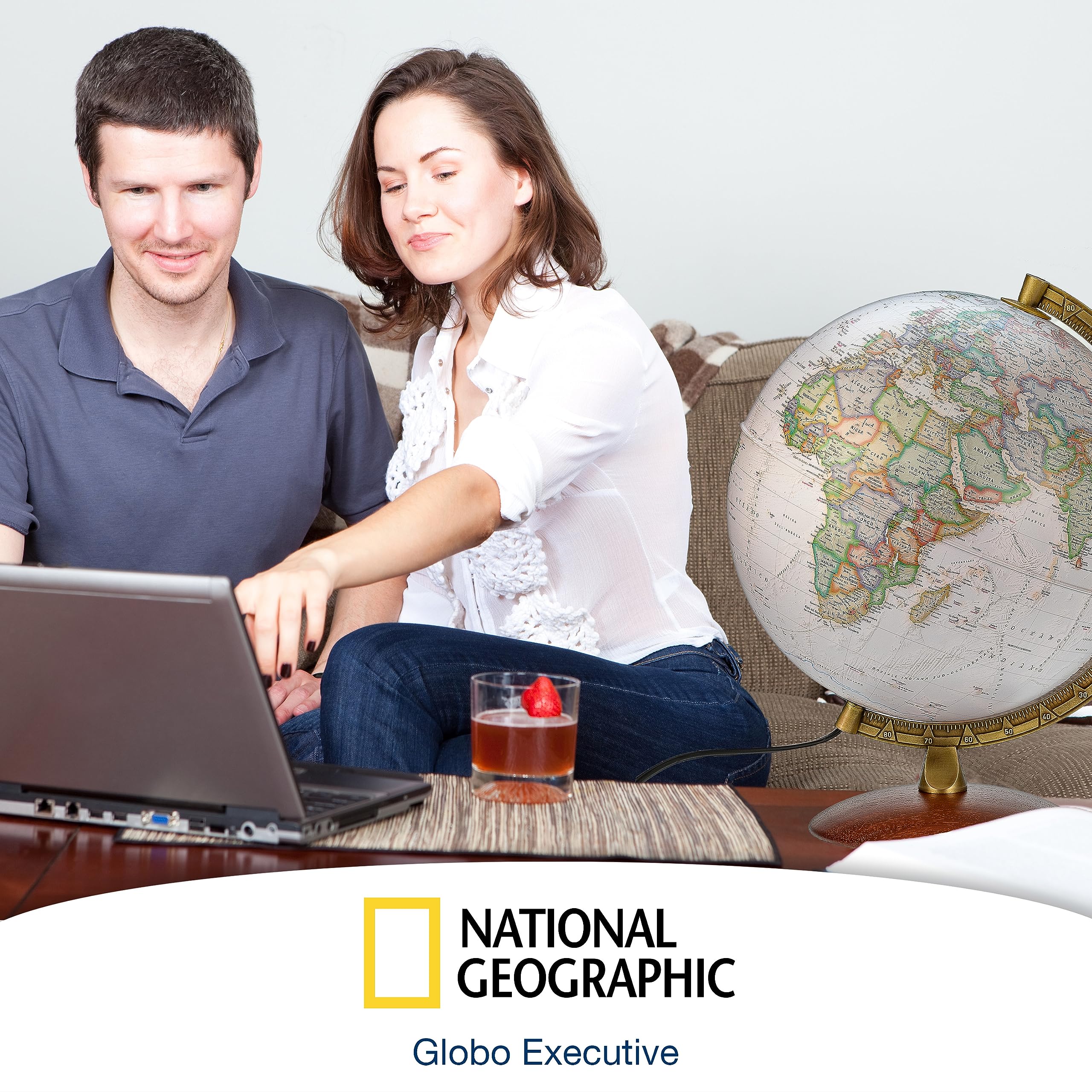 National Geographic - Mappamondo illuminato in stile Executive -30 cm con base stabile e meridiano in metallo, immagine della mappa 2022 fisica/politica con luce LED, immagine della mappa italiana