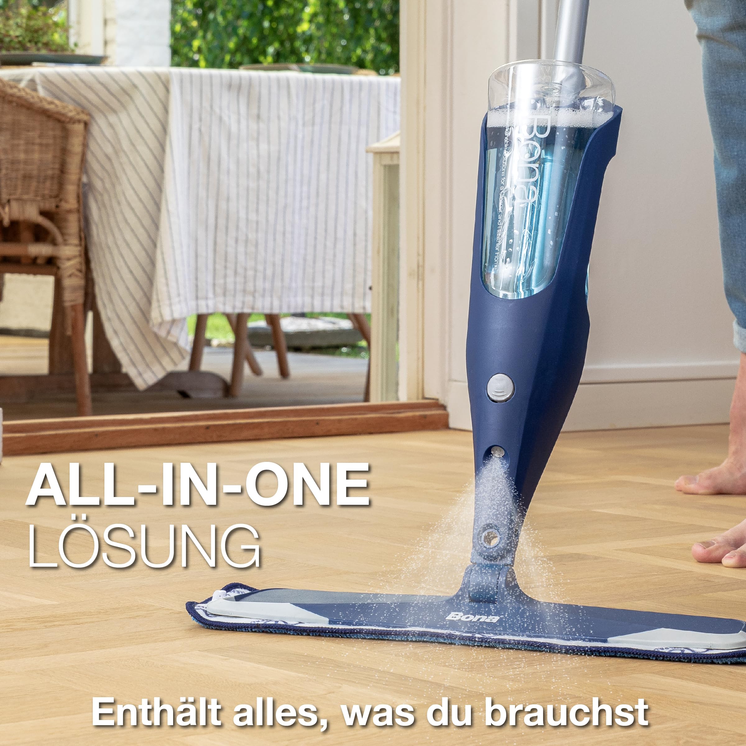 Bona Wischmopp, Bodenwischer mit Sprühfunktion, Premium Spray Mop Wischer | Parkettreiniger mit nachfüllbarem Tank für Parkett und Holzböden, Sprühwischer Bodenwischer, 2 waschbare Mikrofaser Pads