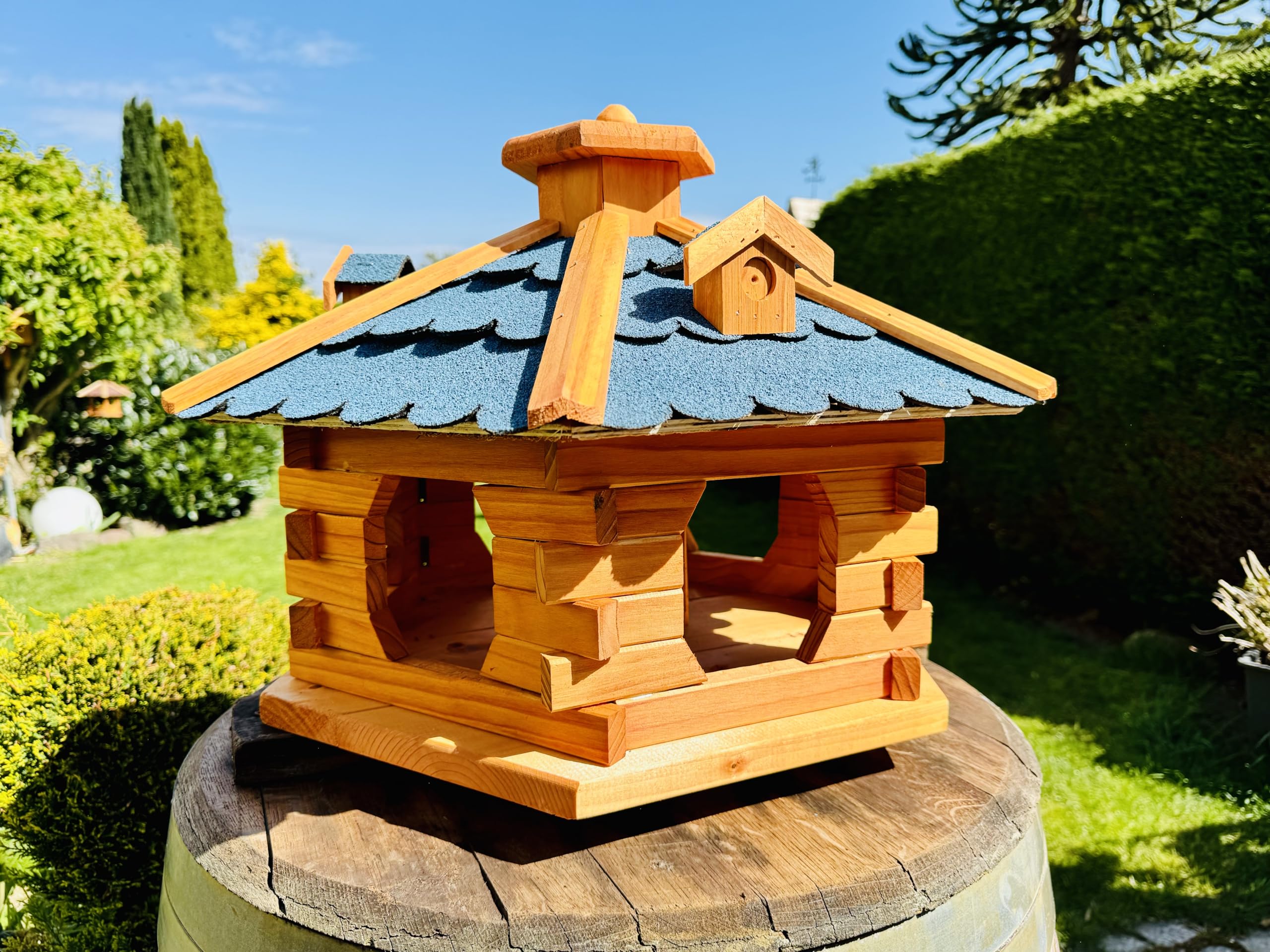 Mangiatoia per uccelli a forma di casetta XL, in legno, colore: marrone/blu