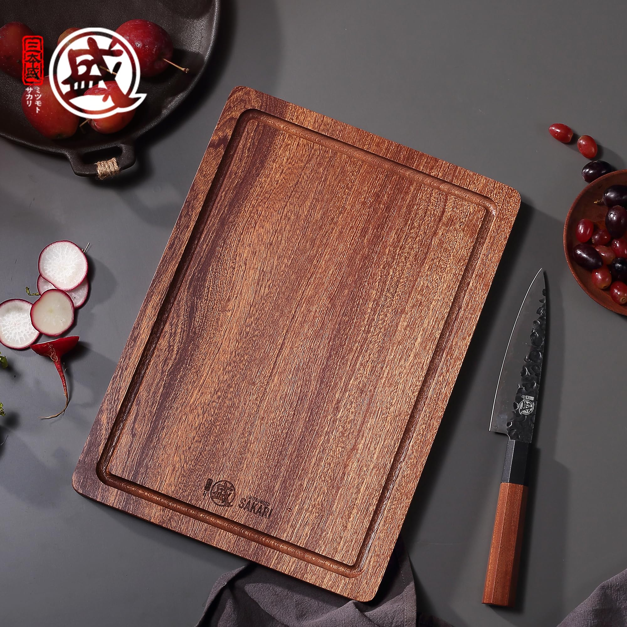 MITSUMOTO SAKARI Tagliere in Legno Sapele, 35,6 x 25,5 x 2,2 cmTagliere da Cucina, Tagliere Professionale in Legno (Con Scanalatura di Troppo Pieno)