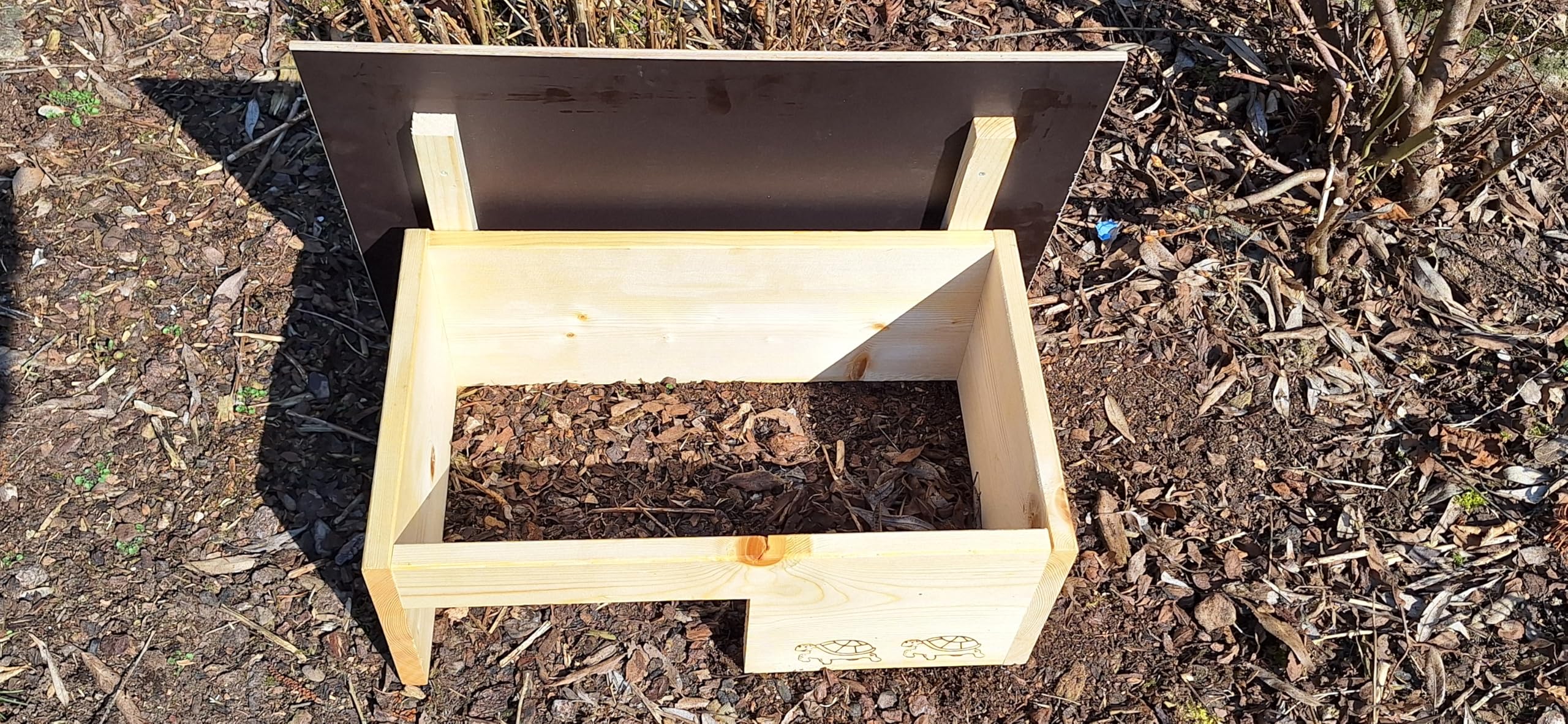 Maison de tortue de qualité supérieure (SH10) en bois massif de 20 mm - Résistante aux intempéries avec fond et porte - Ventilation réglable - Enclos pour tortues - Résistant aux intempéries