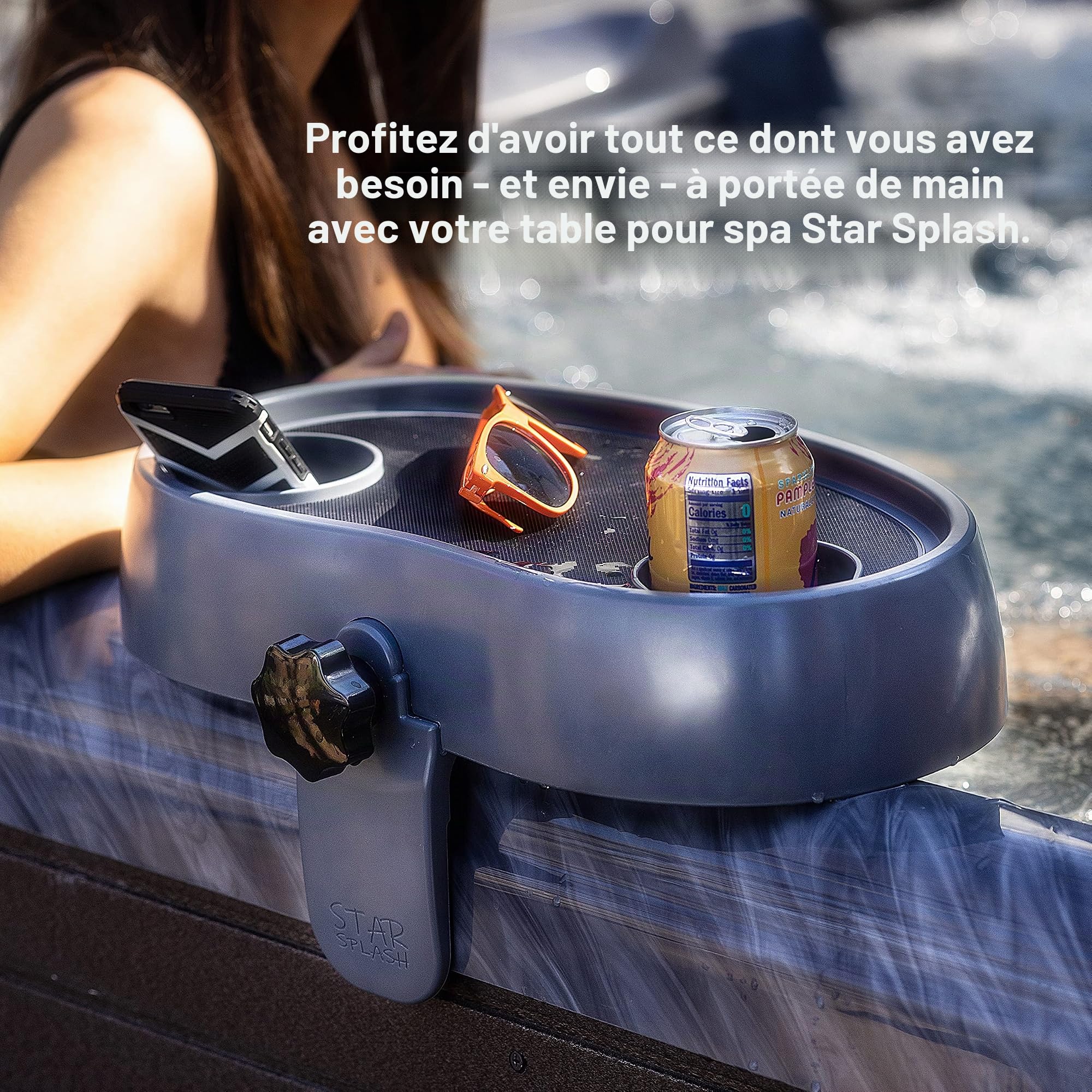 Star Splash Plateau Réglable pour Jacuzzi - Table d'Appoint Antidérapante & Robuste avec Porte Verres - Se Fixe sur Les Rebords de Baignoire, Bain à Remous Hors Sol & Spa - 43 x 25 x 10 cm