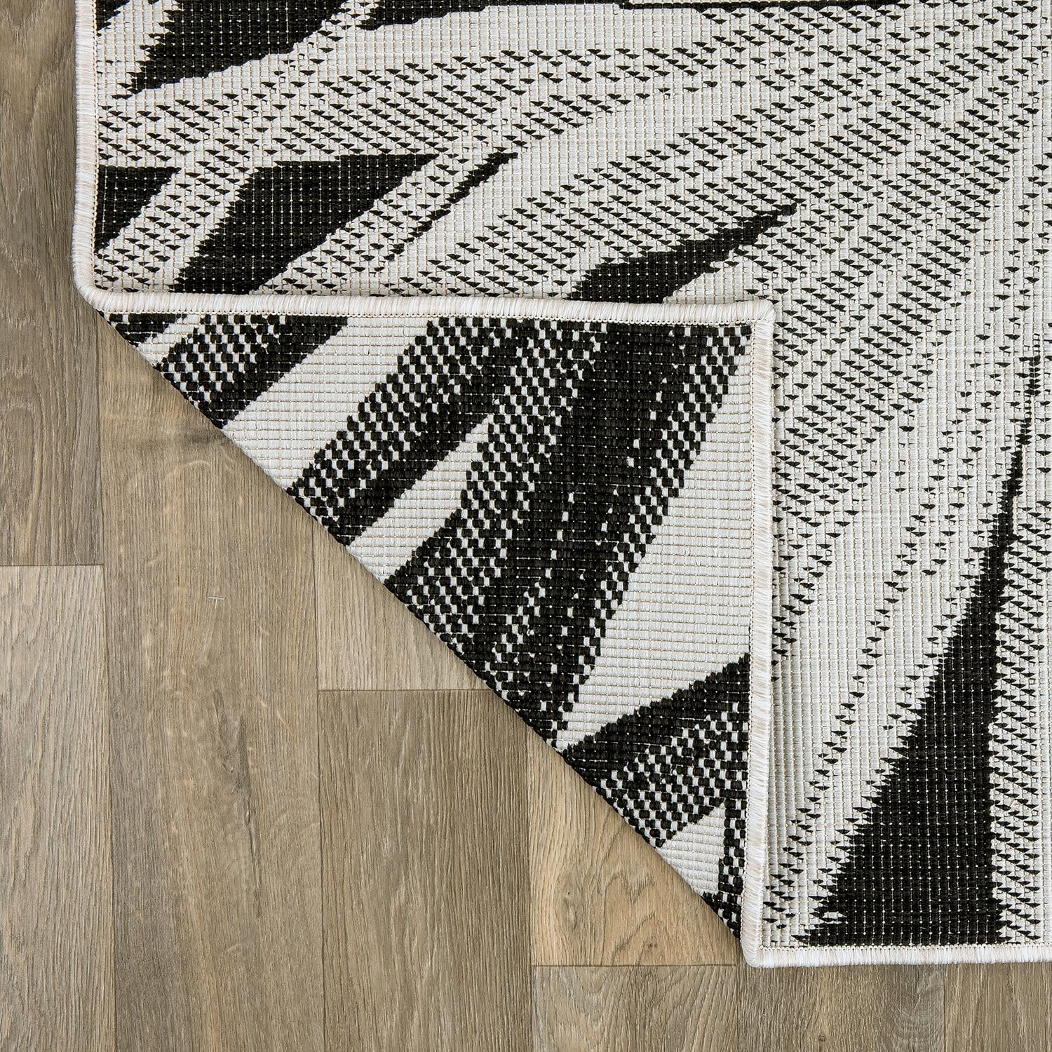 Rugshop Tropical Leaves Nature Inspired Indoor/Outdoor Area Rug 7' 10" x 10' Black