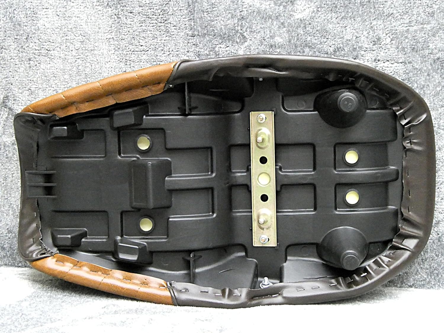 GSX400インパルス　前期　茶　タックロールシート/GK79A 前期～95年 GSX400インパルス 前期 茶 タックロールシート/GK79A 前期～95年