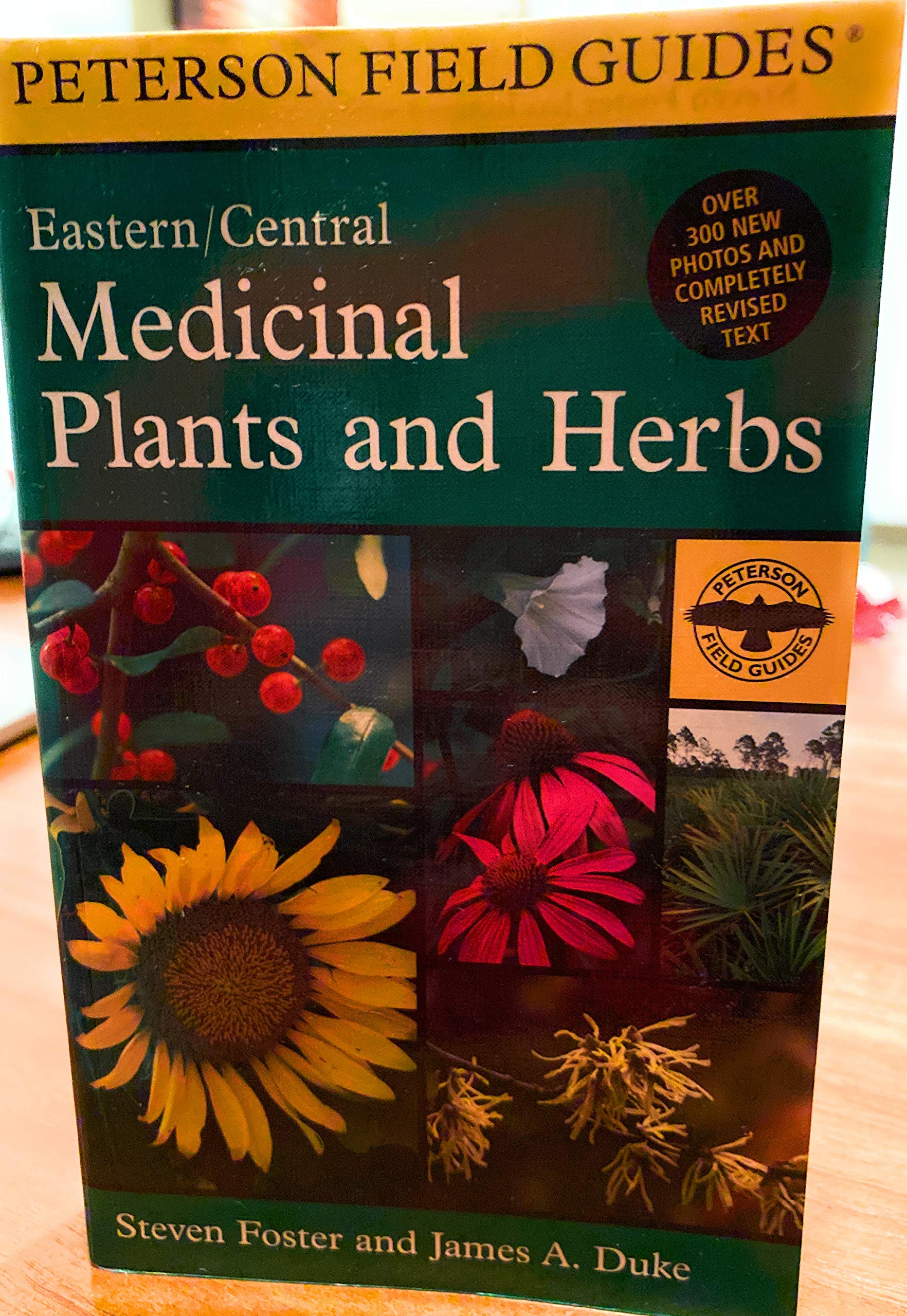 A Field Guide to Medicinal Plants and Herbs of Eastern and Central North American (Peterson Field Guide)