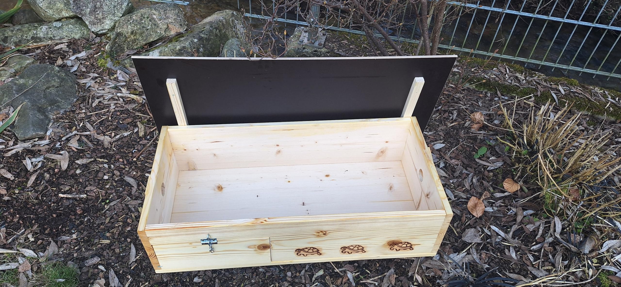 Casetta per tartarughe di alta qualità (SH9) in legno massiccio da 20 mm, resistente alle intemperie, con fondo e porta, con ventilazione regolabile, resistente alle intemperie