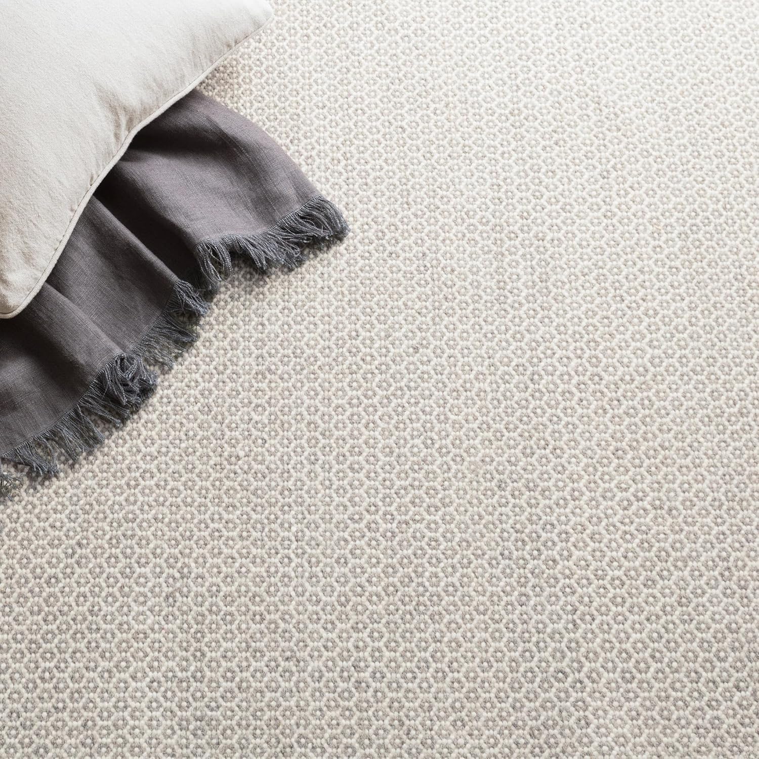 Dash and Albert Honeycomb Wool Area Rug - 2' x 3' Ivory & Grey Geometric Handwoven Accent Rug - Durable, Low Pile, Dining Room, Living Room, Bedroom - Premium Luxury Hotel Quality Soft Breathable