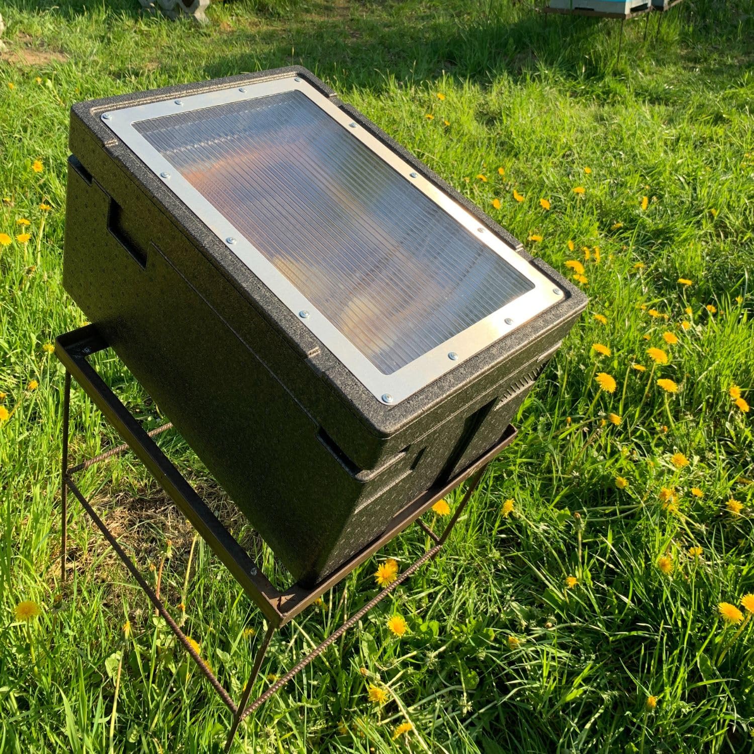 LYSON Fondeur de cire solaire EPP pour faire fondre la cire d'abeille - Cadre : D, LN-am, DNM, sandre - Dimensions intérieures du bac : 485 mm x 300 mm x 50 mm (L x l x H)