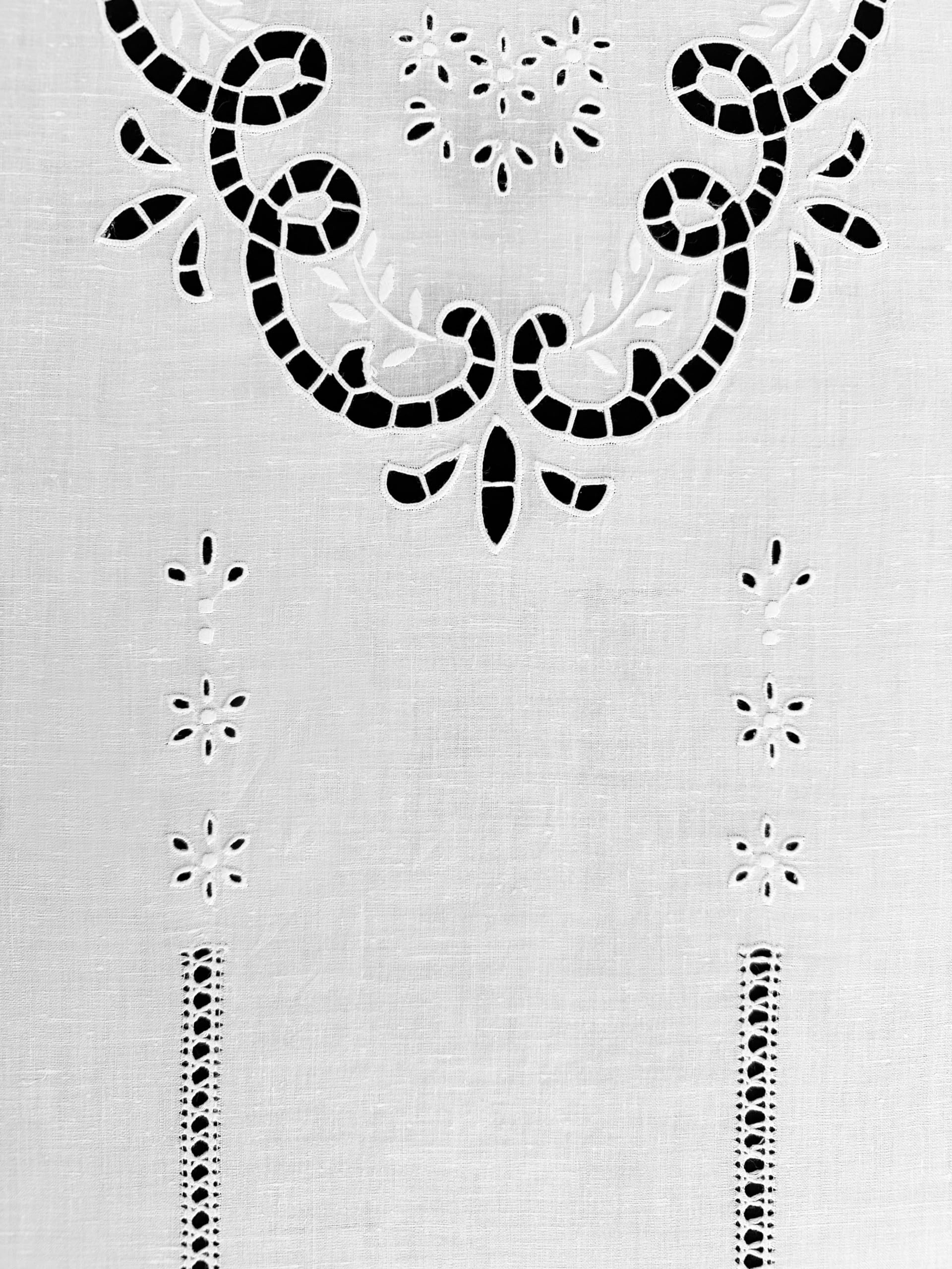 Zenoni & Colombi Coppia di Tende Ricamate a mano Doria Made in Italy Misto Lino Varie Dimensioni (45x150) Bianco