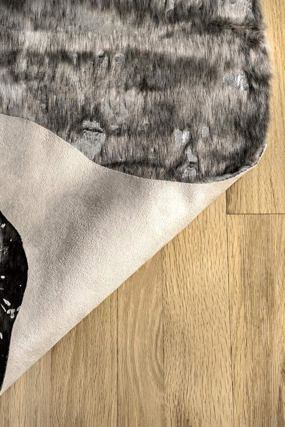 nuLOOM Tinley Spotted Faux Cowhide Area Rug, 5' x 6' 7", Grey