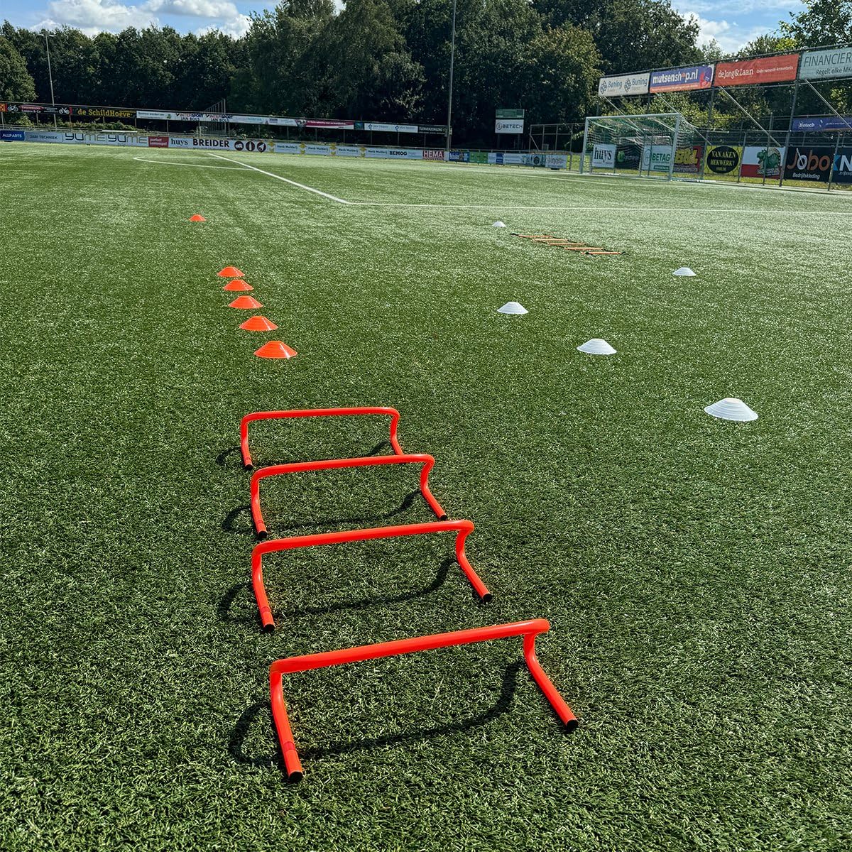 Ciclón Sports Training Pack Medio | Bolsa De Deporte Con Escalera 2 Metros | 4 Vallas | 4 Peones | Juego de 20 Sombreros Marcadores, Sombreros de Entrenamiento | Saltar Cuerda | Libro De Ejercicios