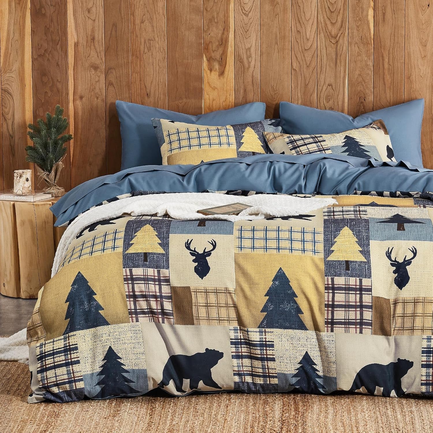 Wake In Cloud - Rustic Duvet Cover Set, Cabin Western Christmas Holiday Country Theme with Bear Deer Lodge Patchwork, Soft Lightweight Bedding, 3-Piece, Navy Tan, Queen Size