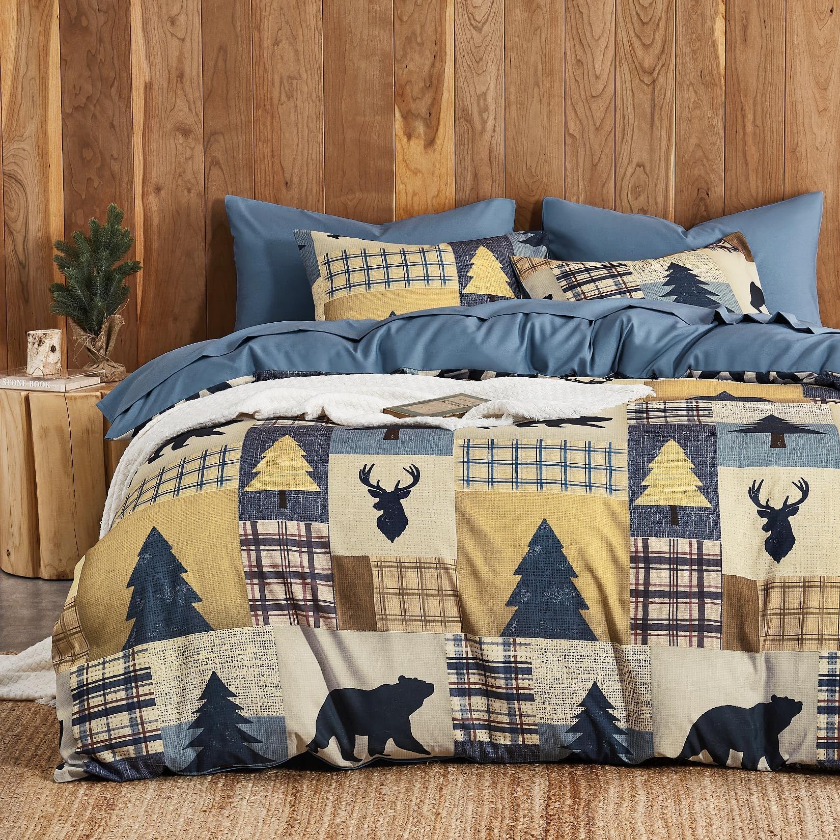 Wake In Cloud - Rustic Duvet Cover Set, Cabin Western Christmas Holiday Country Theme with Bear Deer Lodge Patchwork, Soft Lightweight Bedding, 3-Piece, Navy Tan, Twin/Twin XL Size