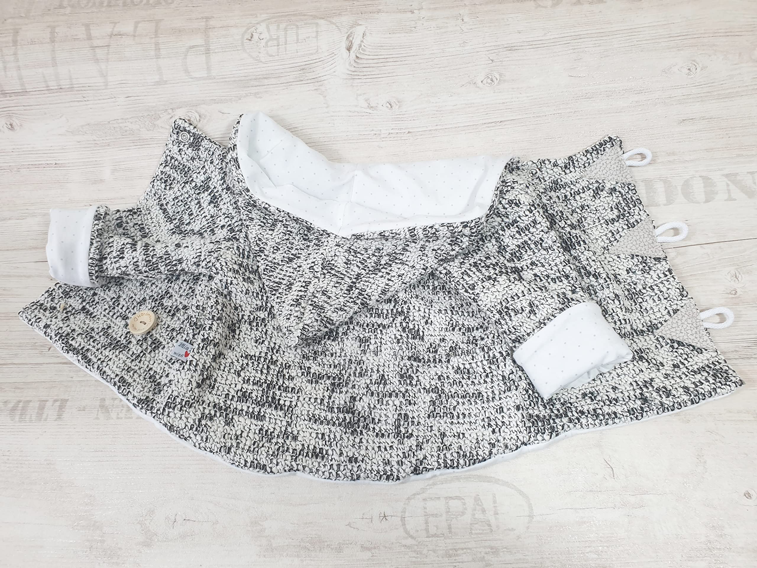 Atelier MiaMia - Jacke Boucle Grobstrickjacke Baby Kind Größe 56 Designer Strickjacke Limitiert !! grau weiß