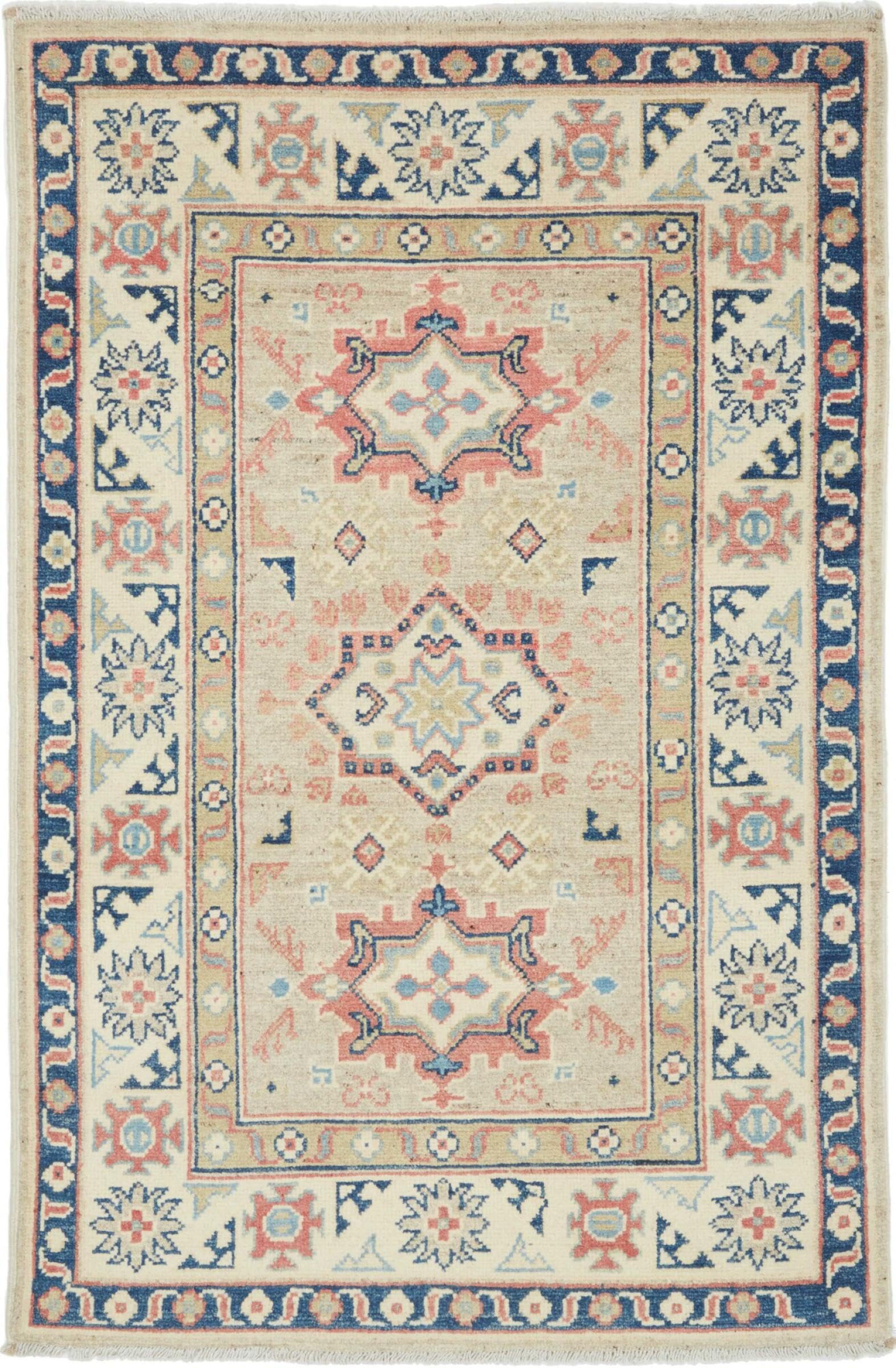 Tapis d'Orient Kazak en laine idéal pour réchauffer un salon ou une entrée
