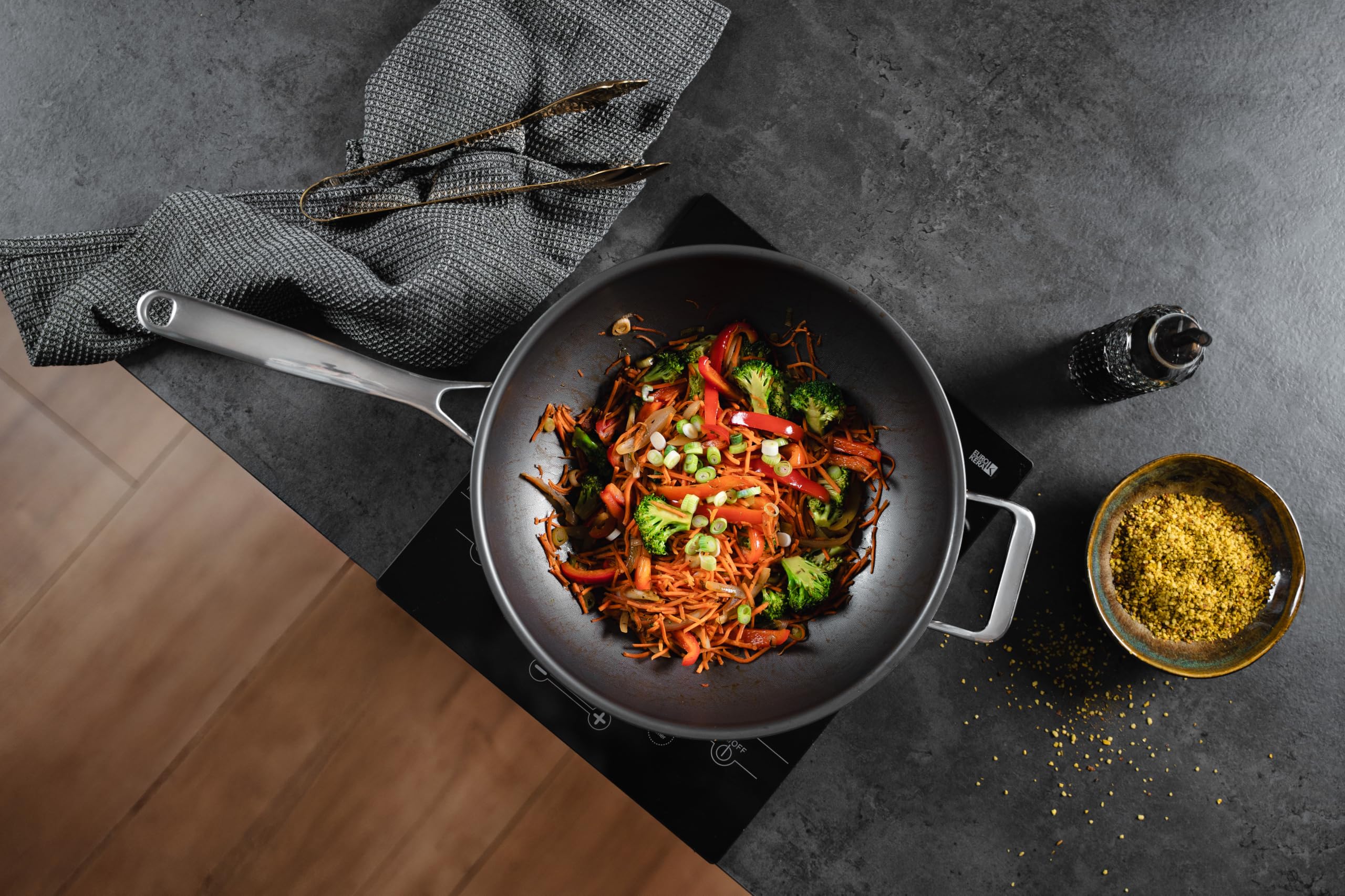 Onyx Cookware ZERO Wokpfanne 30 cm – Natürliche Antihaft aus Edelstahl | Ohne chemische Beschichtung; PFAS- & PTFE-frei; nano-texturierter Edelstahl; kratzfest; für alle Herdarten; ofenfest