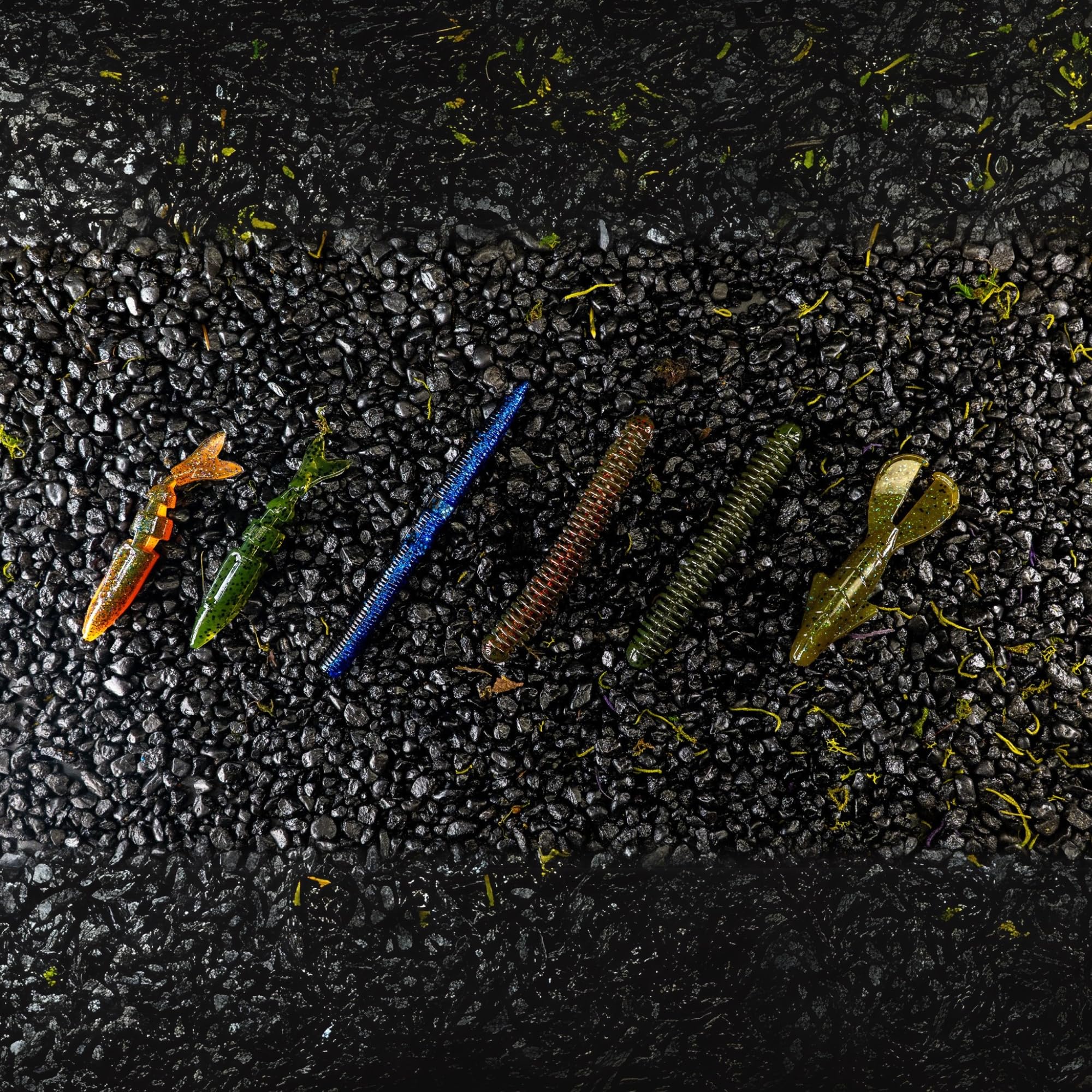 Lake Fork Lure Co. - Paquete de señuelos de lubina, cebos de plástico suave mixtos para pesca, 44 señuelos, colores surtidos, incluye Pro Craw, Anillo-freír, Hyper Stick, Live Magic Shad V-Tail