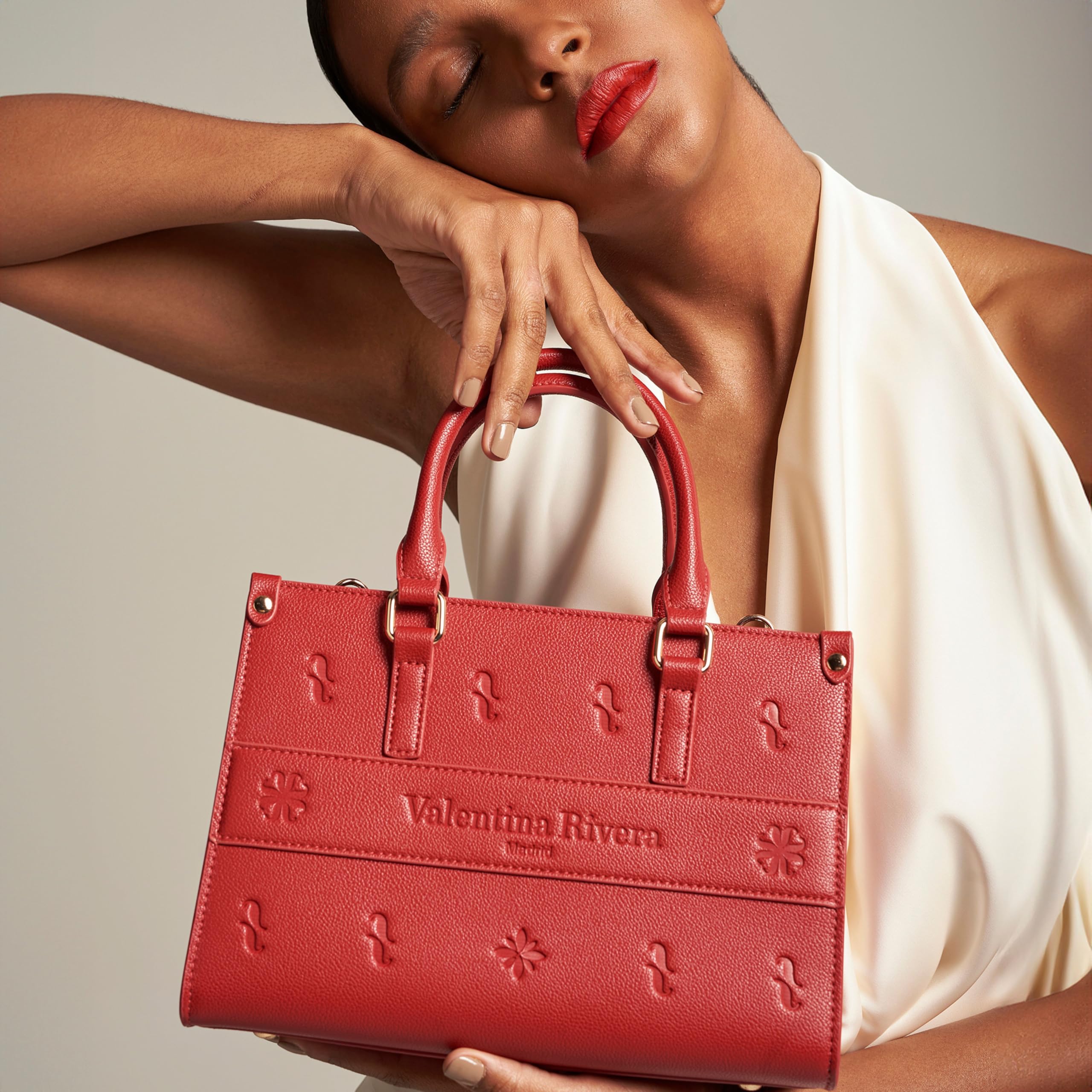 Valentina Rivera Carlotta en Rojo Madrid - Bolso para Mujer - Bolso de Mano Estructurado de Piel Vegana con Doble Correa Intercambiable, Bandolera y Cadena Dorada Elegante.