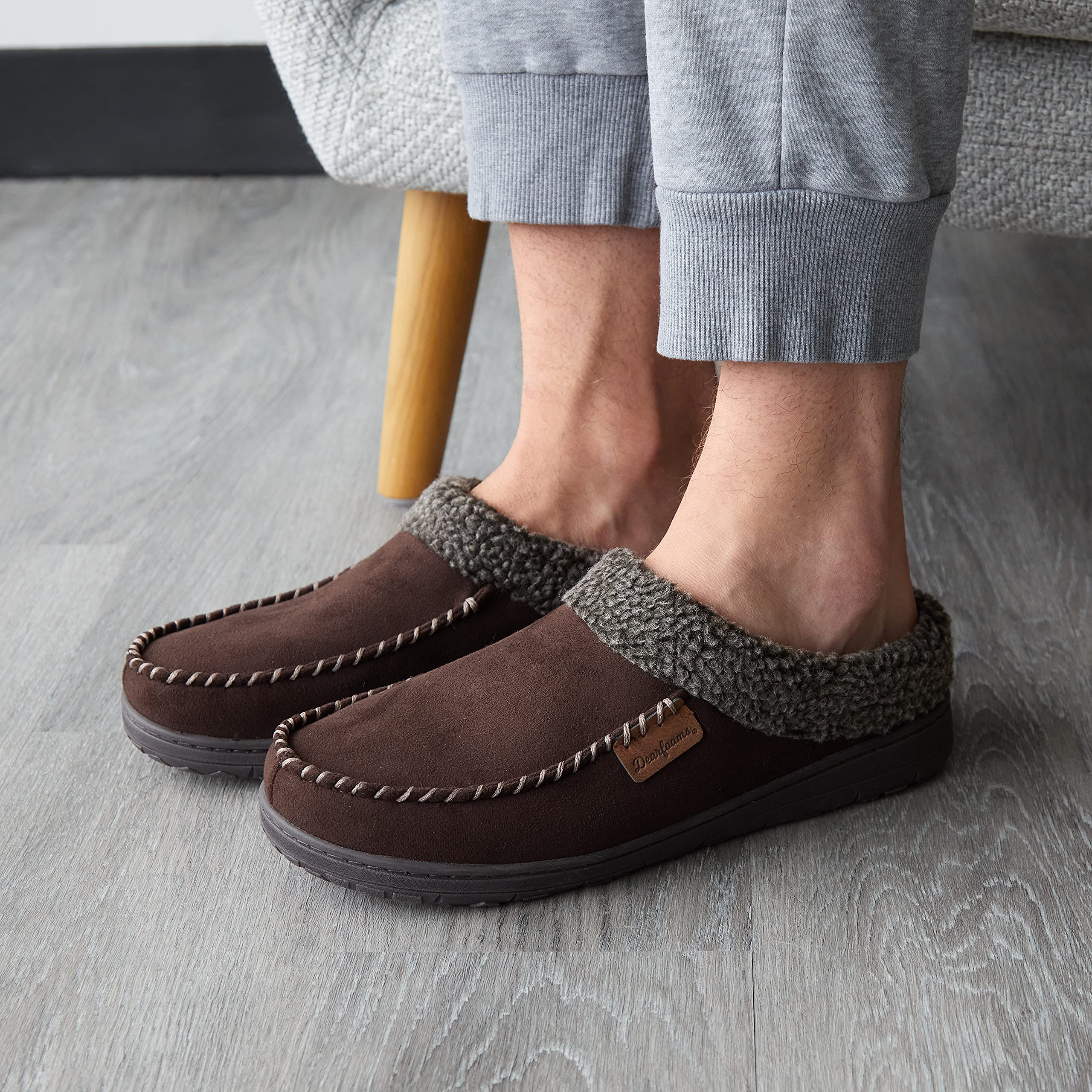 Dearfoams Brendan Zuecos Para Interiores Y Exteriores, Transpirables, Espuma Viscoelástica Con Anchos Anchos MuleHombre