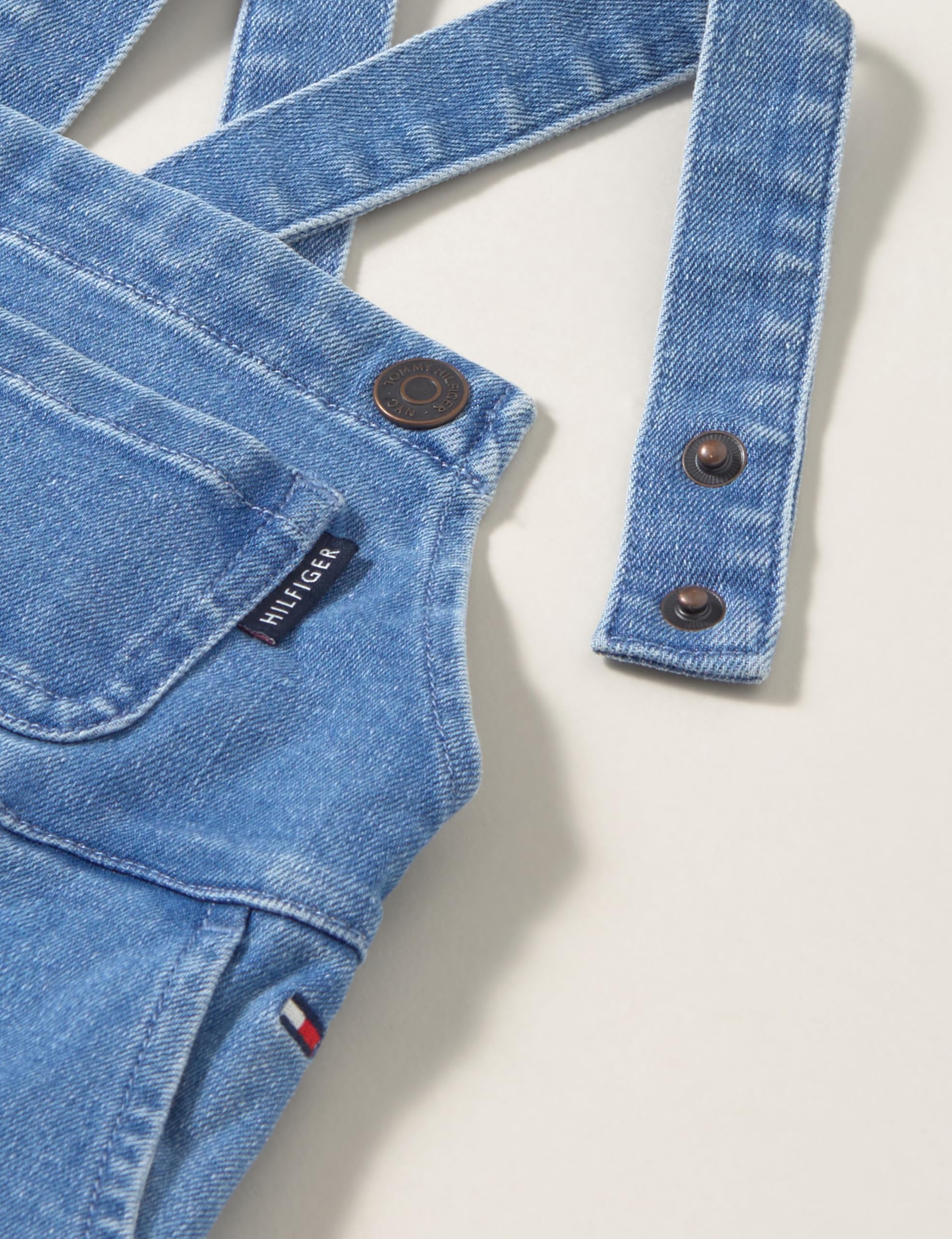 Tommy Hilfiger Baby Set Denim Jeans-Latzhose und Shirt, Blau (Denim Medium 01), 68