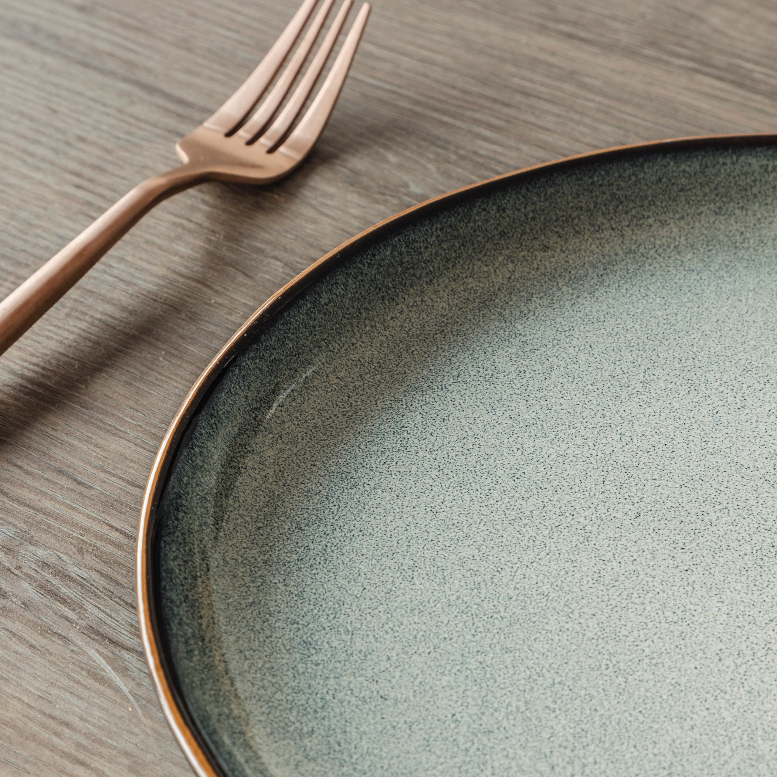 VIDI D’assiettes de Dîner Set en Vert Sauge | Service de Vaisselle 6 Pièces au Design Asymétrique | Ø26,5 cm en Grès | Compatible Four, Micro-ondes et Lave-vaisselle | Vaisselle Pour 6 Personnes