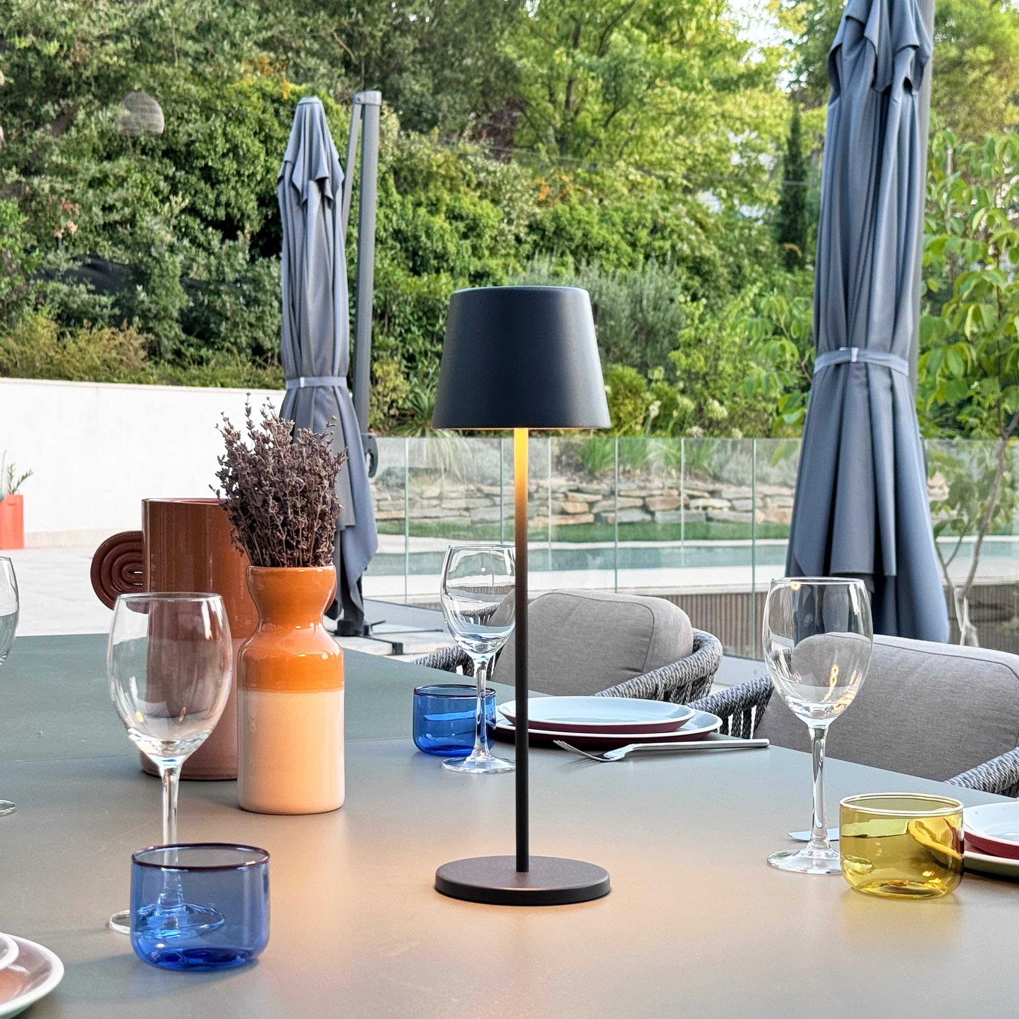 KELLY BLACK - Juego de 6 lámparas de mesa táctil inalámbricas de aluminio LED blanco regulable H38 cm con bandeja de carga