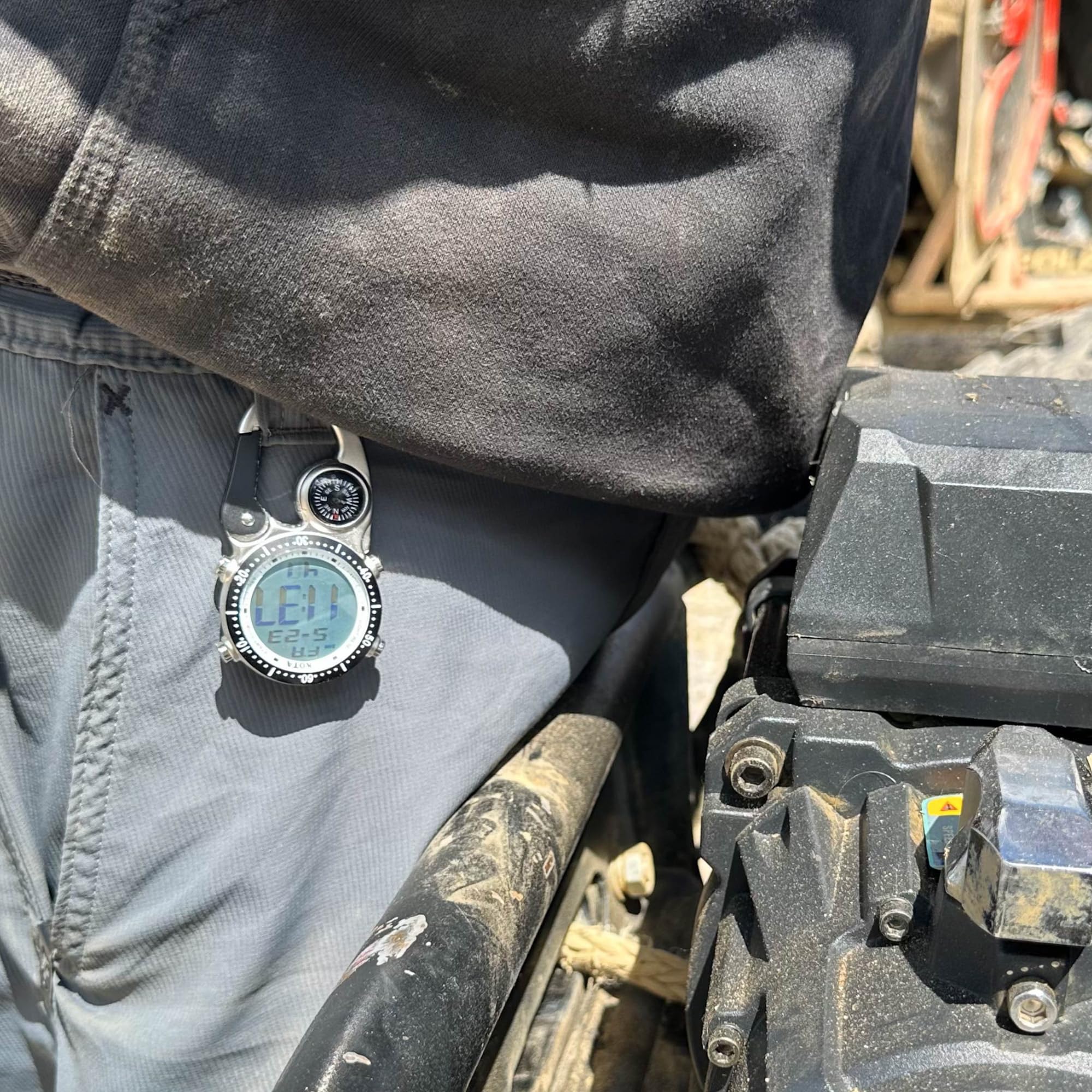 Dakota Watches Company, Digitale Uhr zum Anklippen