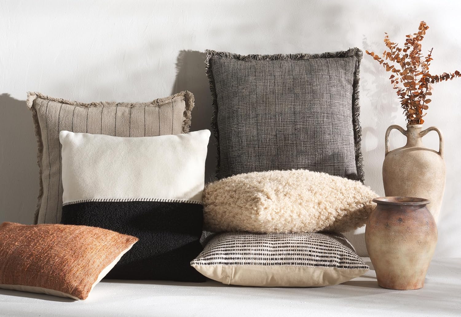 SAFAVIEH Home Collection Rowe Rust 12 x 20-inch Decorative Accent Throw Pillow with Insert