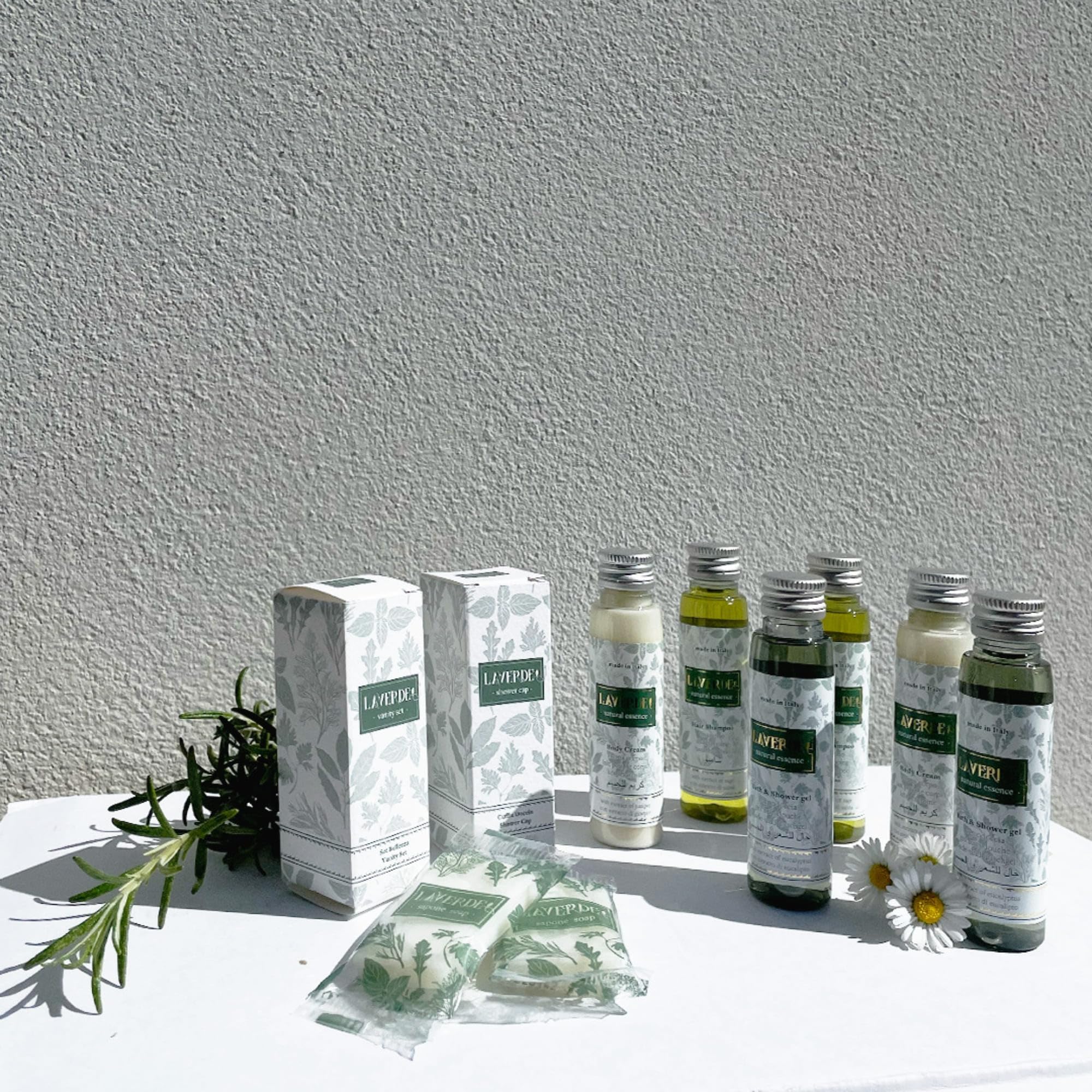 Flexi Amenities - Kit Cortesia Laverde Linea Cortesia Elegante per Hotel, B&B, Agriturismi, Residence e Case Vacanza con preziosi estratti di piante officinali (100 Kit da 4 pezzi)