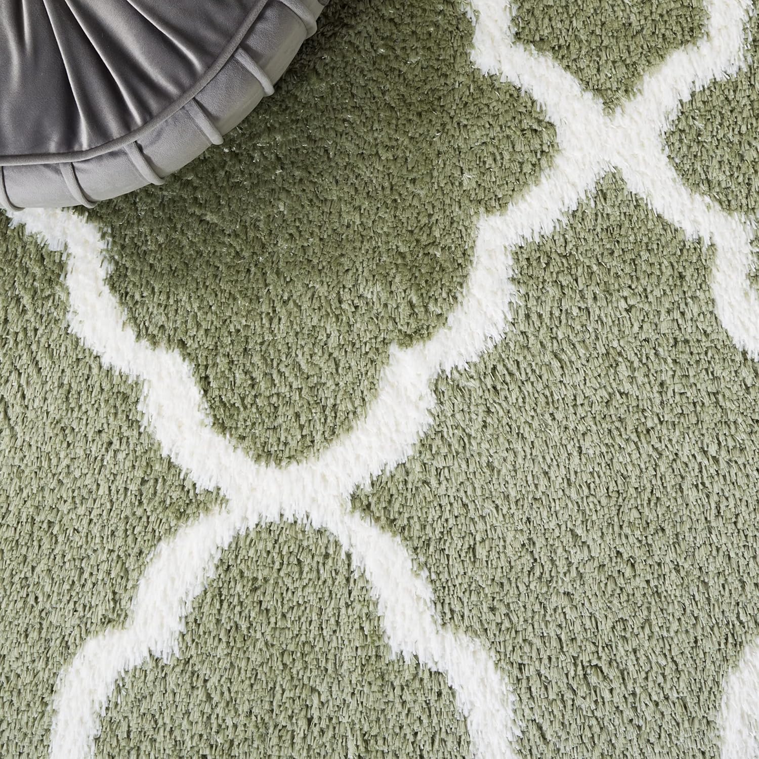 SAFAVIEH Area Rug 8x10 - Tahoe Shag Collection - Large - Sage & White, Trellis Pattern, Non-Shedding & Easy Cleaning, Plush Thick Pile, Ideal for Living Room, Bedroom, Dining Space (THO675W)