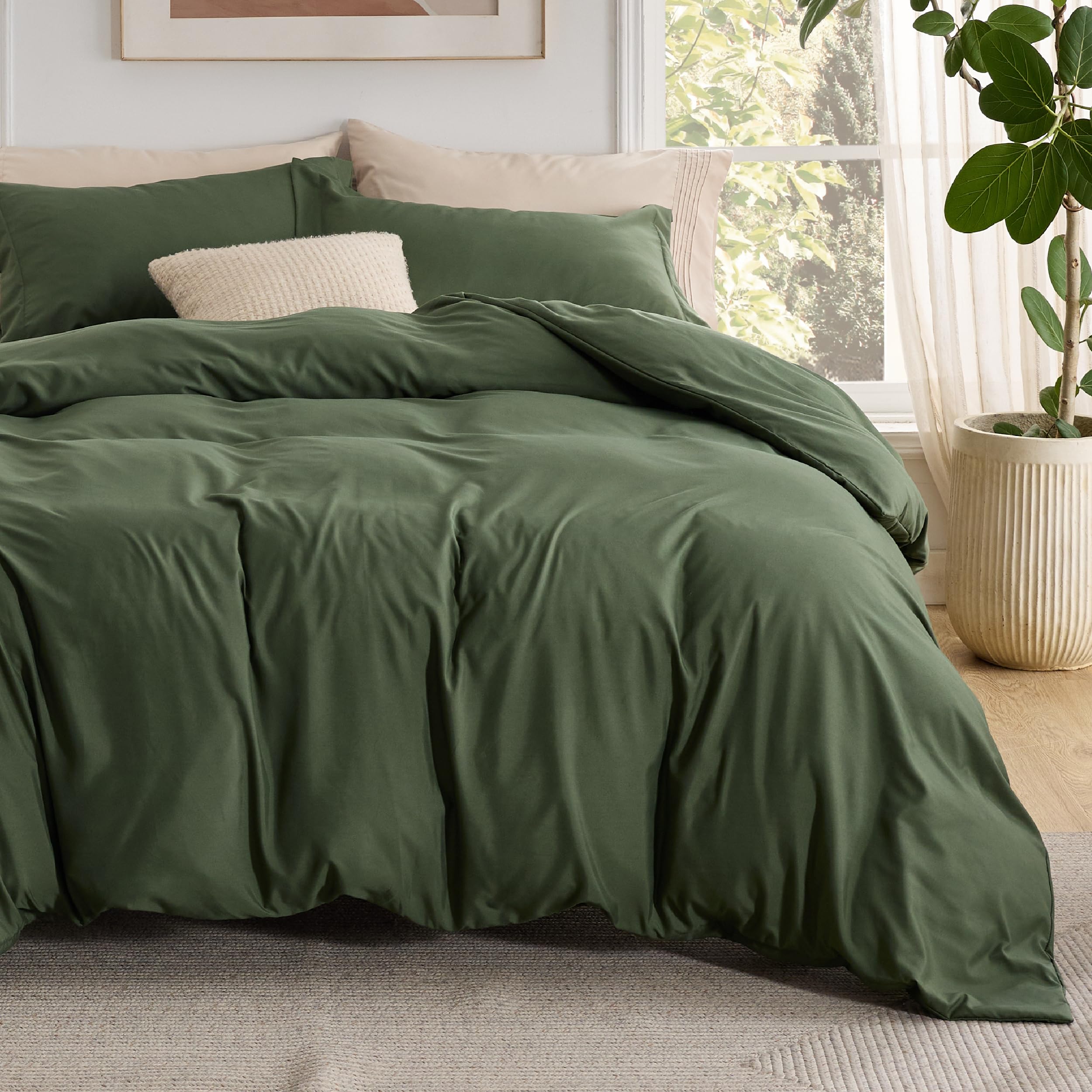 Bedsure Duvet Cover with Fitted Sheet Queen - Warm Deep Pocket, Hotel Luxury Soft Double Brushed Bedding Set with Zipper Closure, 1 Duvet Cover, 1 Fitted Sheet, 2 Pillow Shams, NO Comforter, Green