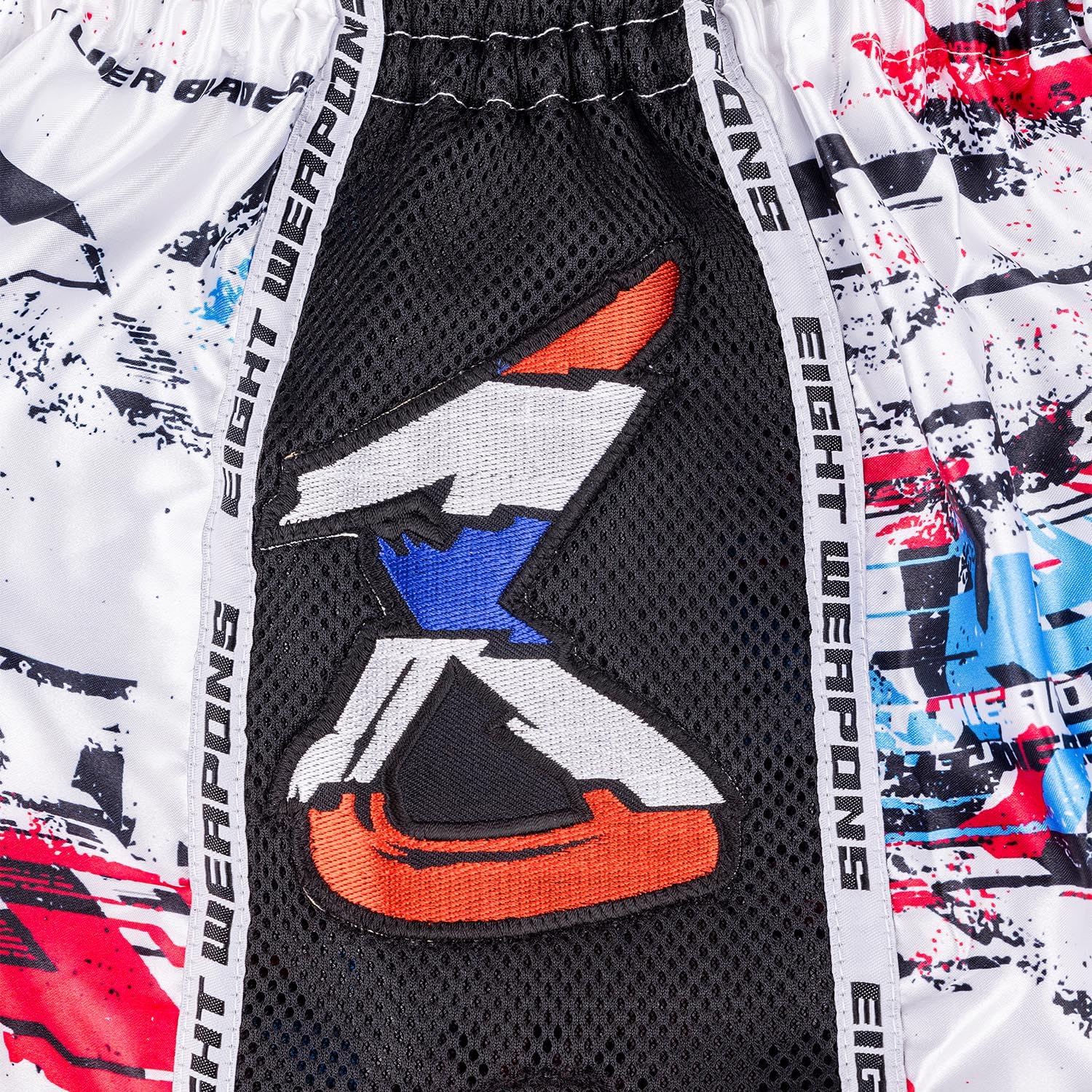 8 WEAPONS Muay Thai Shorts Cut Like a Blade 2.0, bianchi, kickboxing per allenamento e competizione, pantaloncini thaibox in raso, traspiranti, durevoli, per MMA, K1, boxe, thai boxe