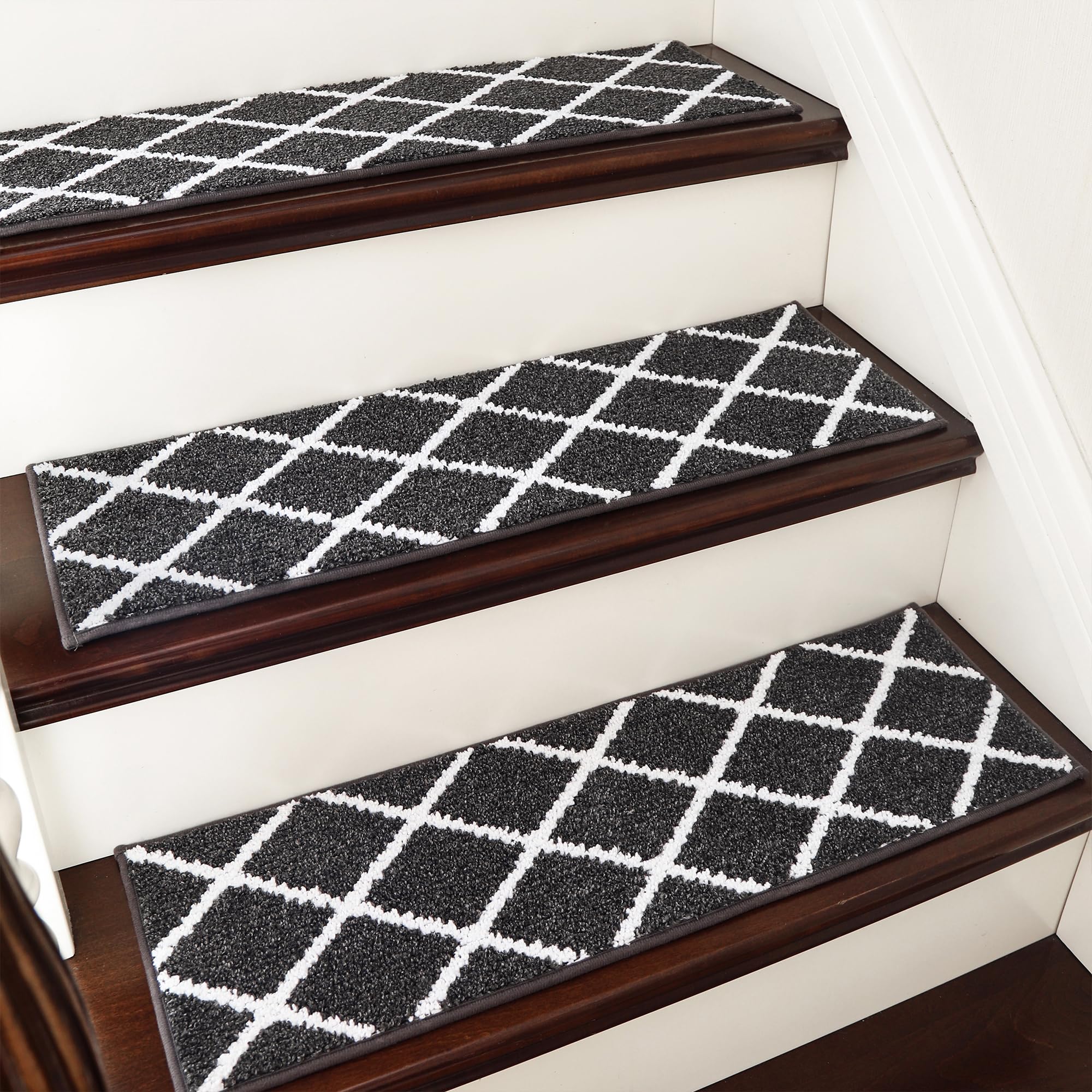 COSY HOMEER 15 Stück Treppenstufen Matten, 70 x 22cm Anti Rutsch Stufenmatten Selbstklebend, Maschinenwaschbar, 100% Polyester, TPE-Rücken, Ideal für Kinder, Senioren und Haustiere, Schwarz Weiß