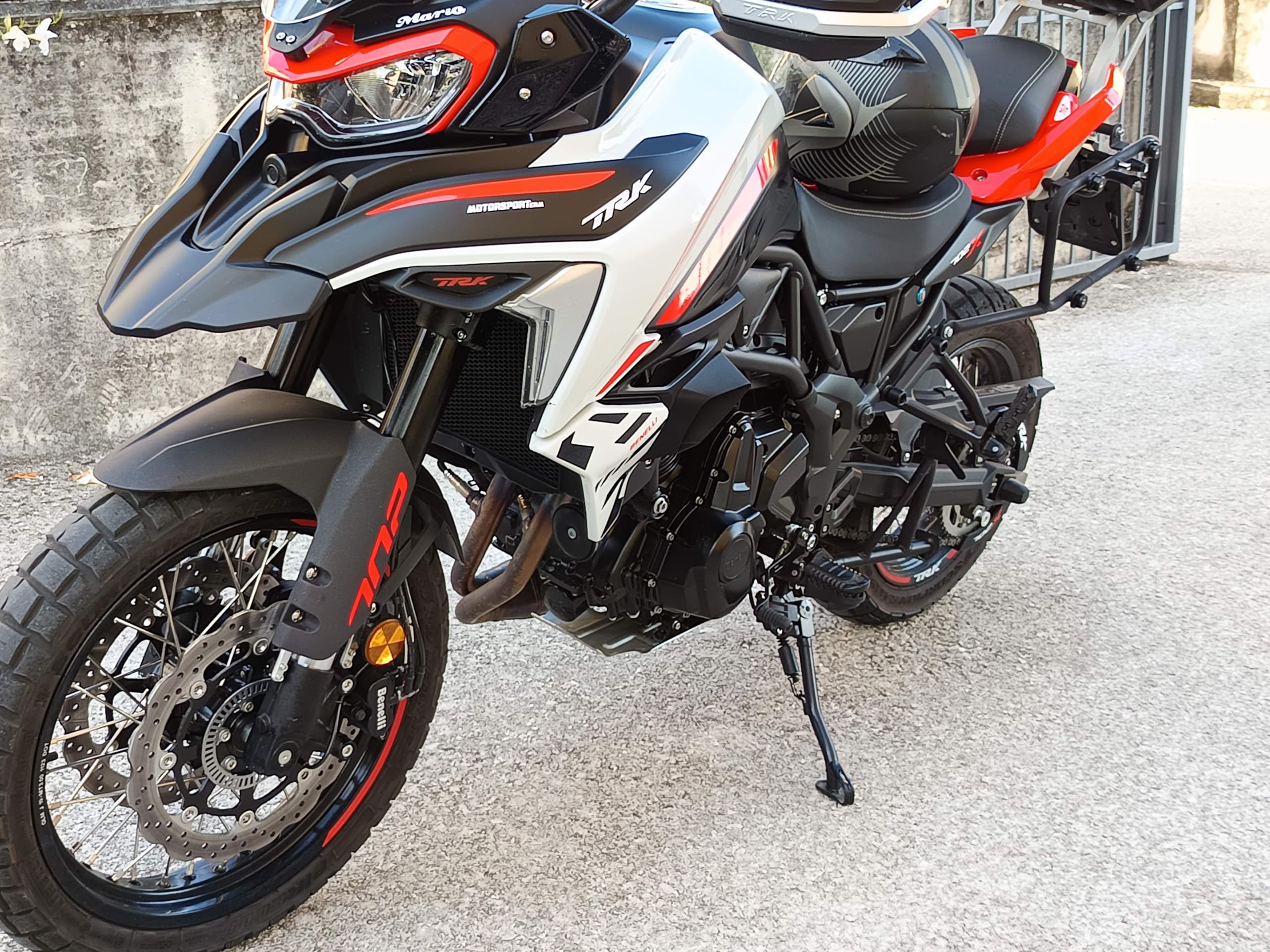 3DPRINTOK Coppia di Deflettori d'Aria Calda per Fianchetti - Benelli TRK 702/702X, Riduce di almeno il 70% il Flusso Caldo Zona ginocchia e gambe (NON COMPATIBILE CON BARRE PARA TELAIO) no modifiche
