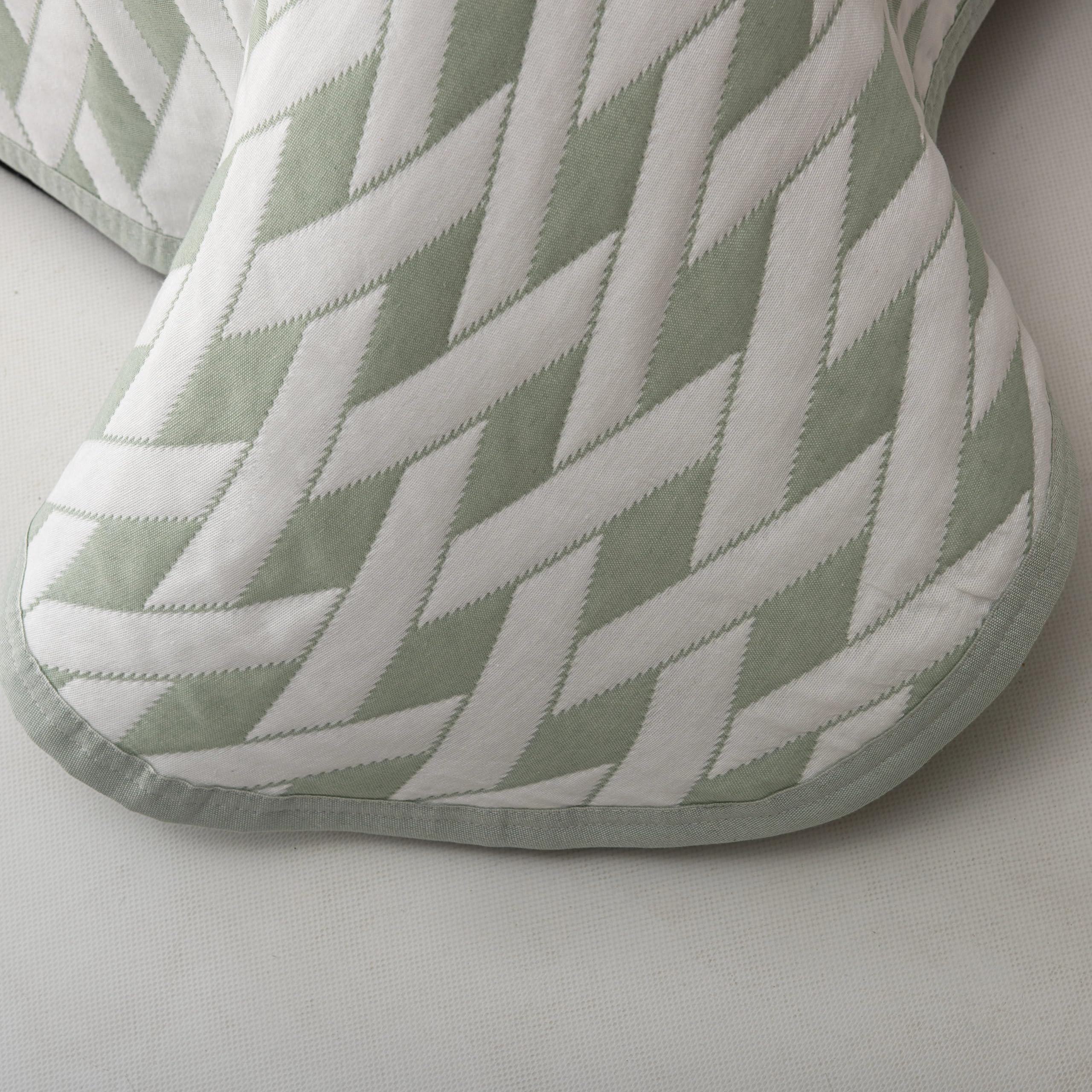 Colcha de Verano Verde con Estampado Geométrico – Cláudia - 50% Algodón, 50% Poliéster - Cama 180 cm (Colcha 260 x 260 cm) - Geométrico- Fabricado Portugal