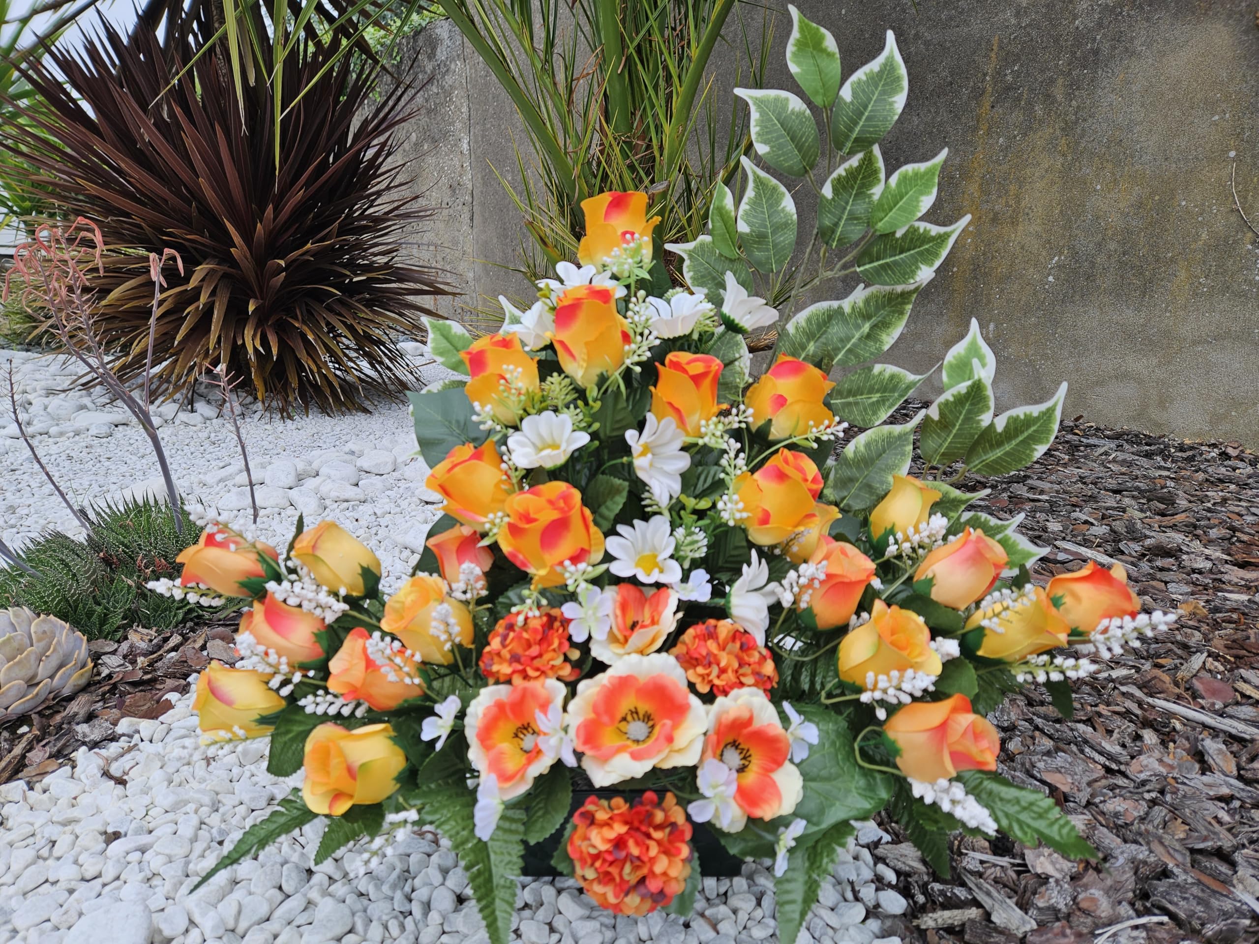Composition Fleurs Artificielles Lestée Ciment – Très Résistante Au Vent, Qualité Premium 40 × 37 Cm