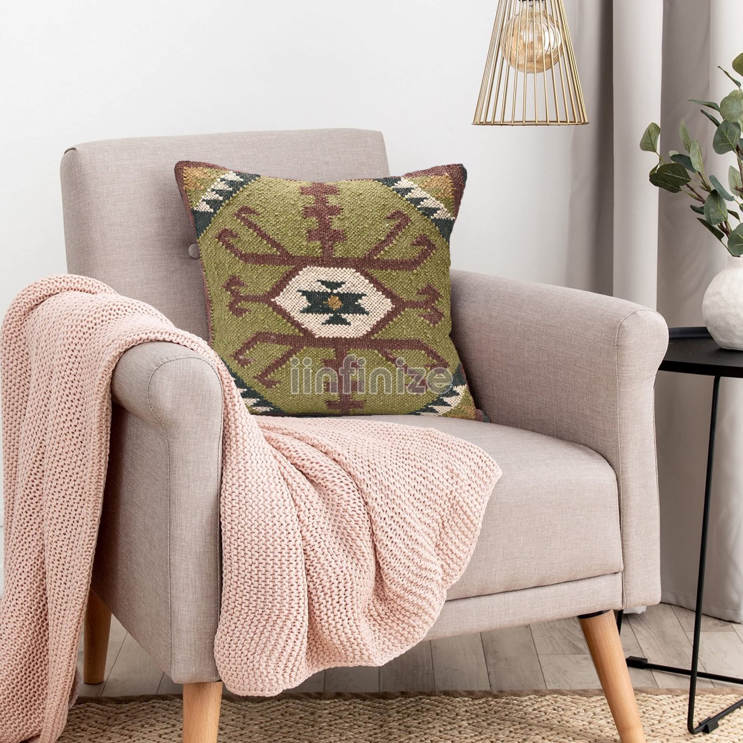 Coussin ethnique tissé main en laine de jute style bohème carré 45cm