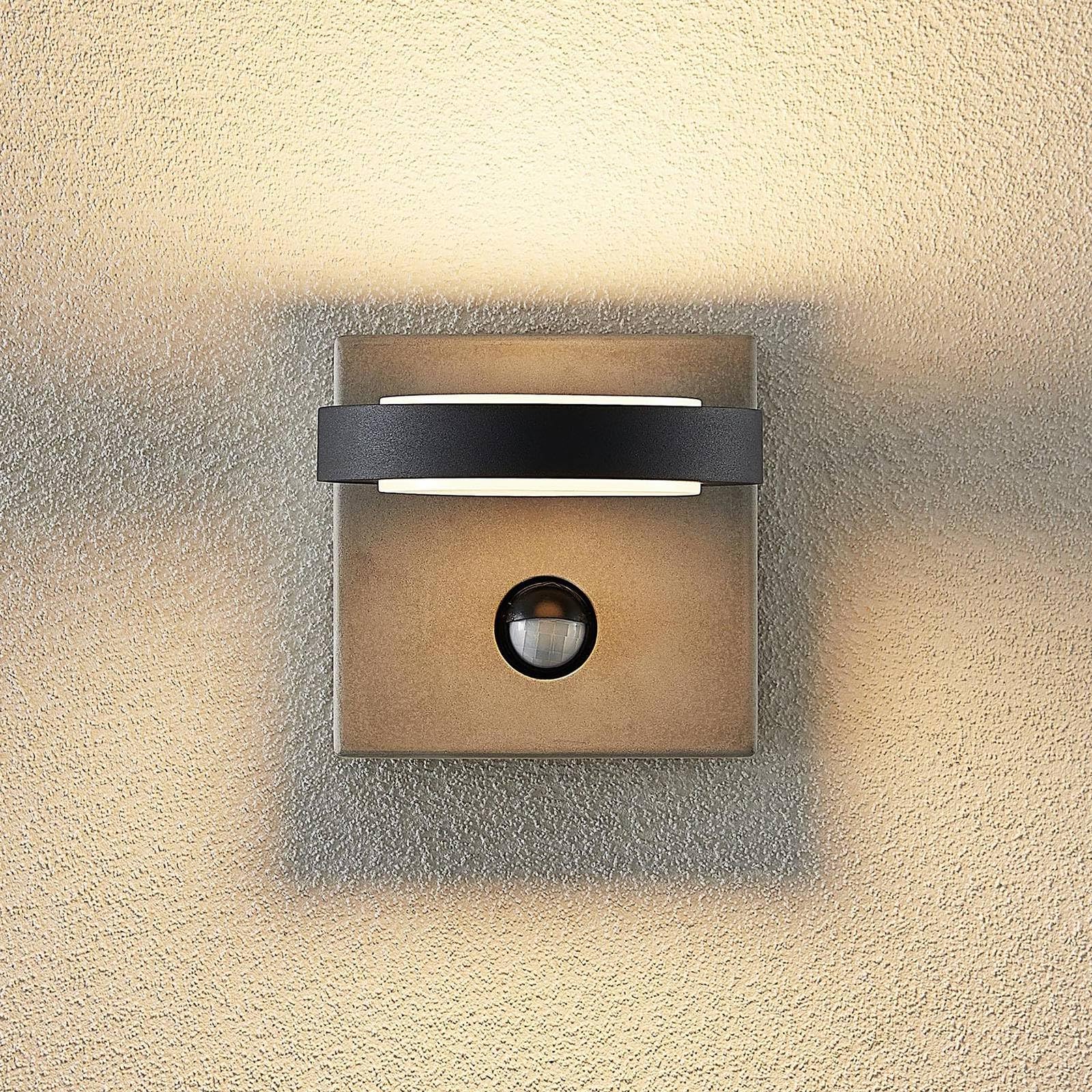 Lucande Applique da esterni con sensore di movimento (Moderno) colore Nero, in Alluminio lampadina inclusa parete esterna/parete casa abitazione terrazzo und balcone