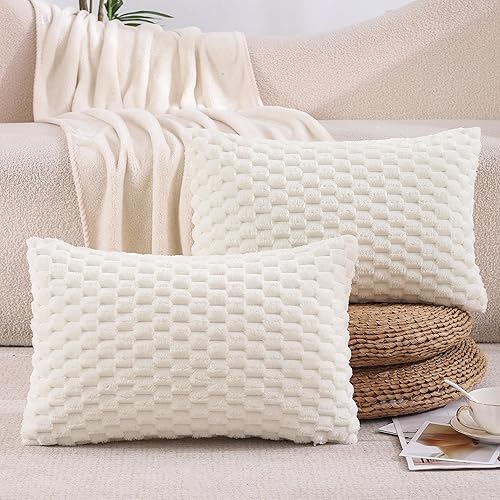 All Smiles Juego de 2 fundas de almohada decorativas de color blanco crema de 20 x 20 pulgadas  20.0 x 20.0 in., de piel sintética, acogedoras y