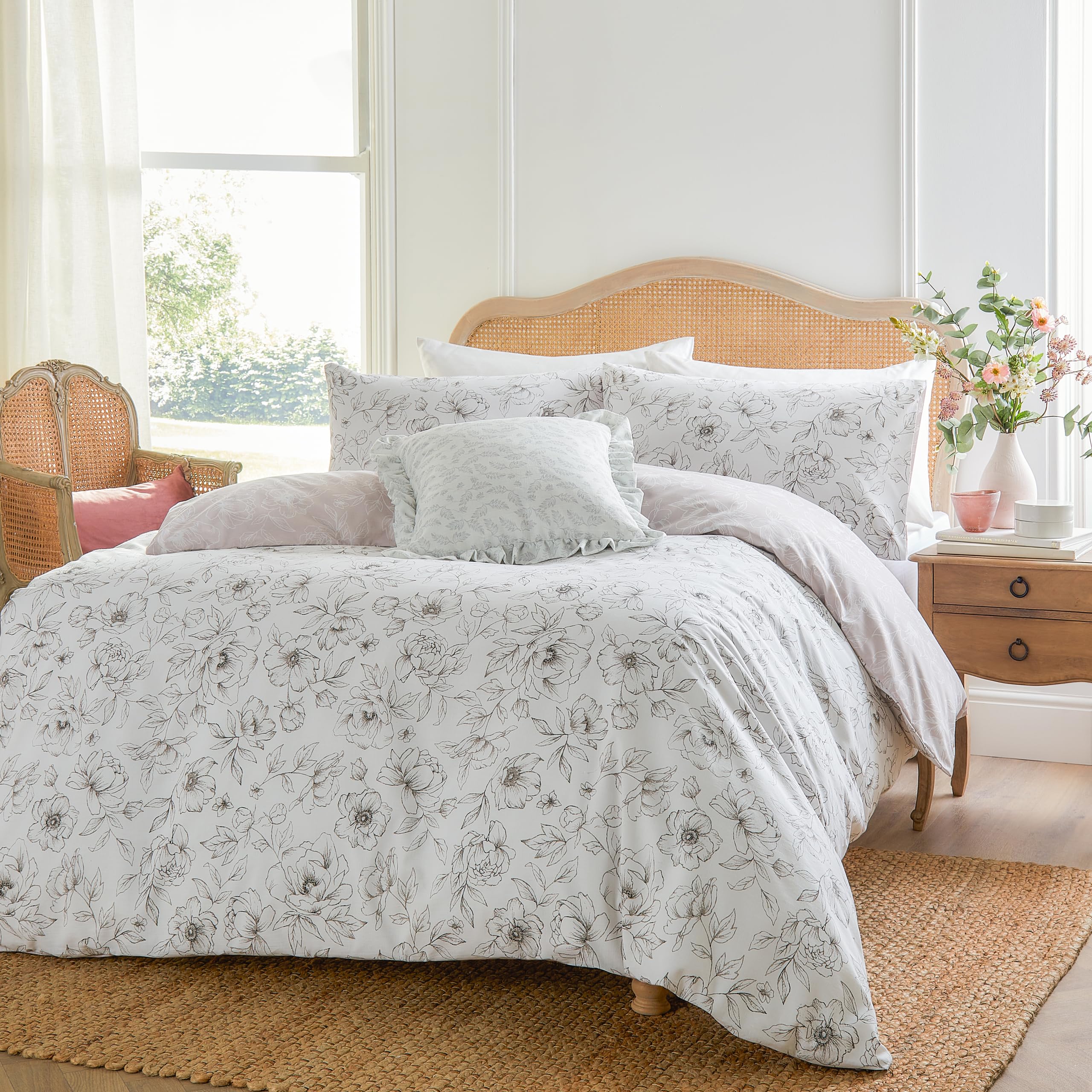 Bella Reversible Floral Duvet Cover Set - Super King - Natural