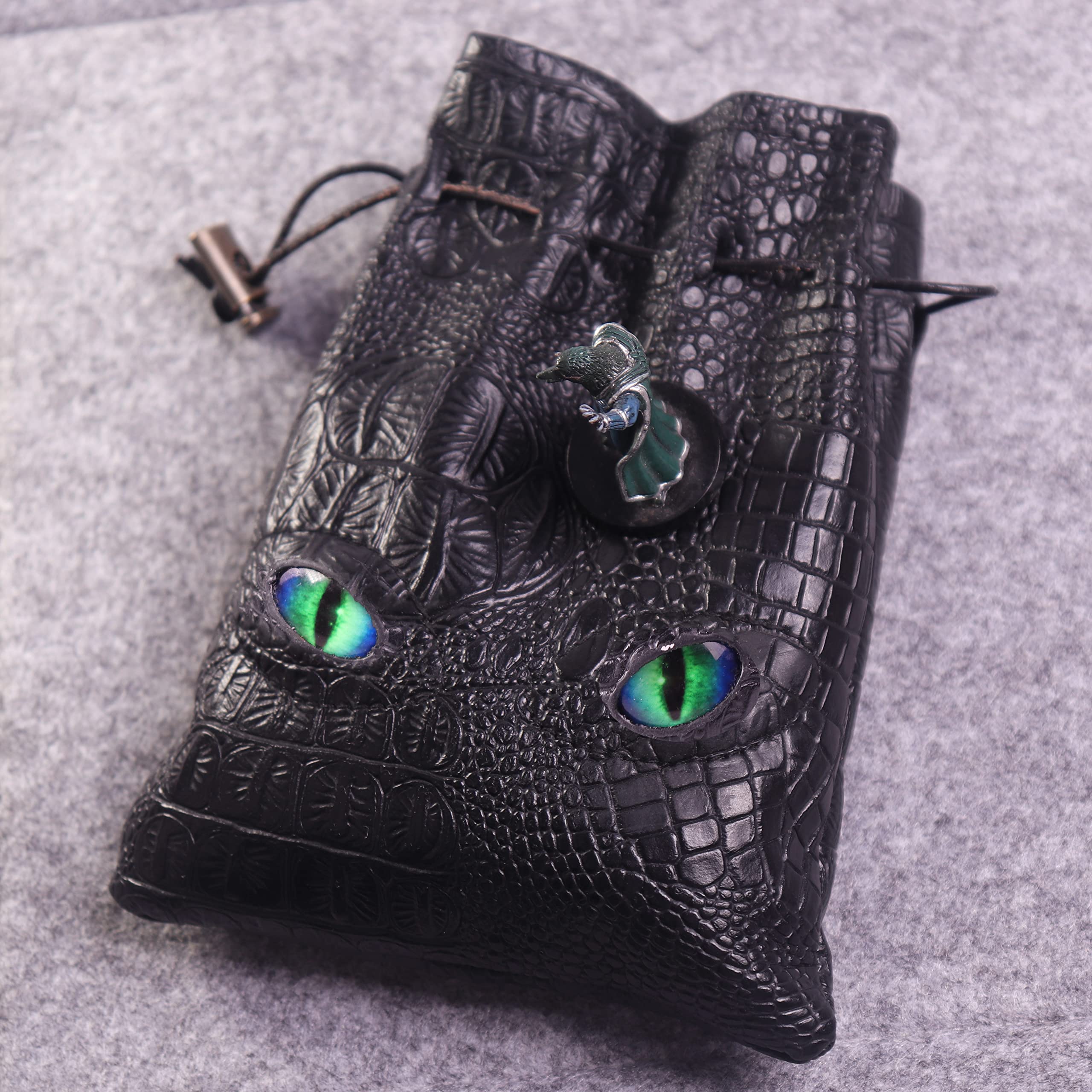 Byhoo Grand Sac à dés du MDN pouvant contenir 6 Ensembles de dés, Sac en Cuir de Dragon de feu, lumière Verte Brillante dans Les Yeux, Sac pour Jeux de société du MDN, Accessoires RPG, dés Non Inclus