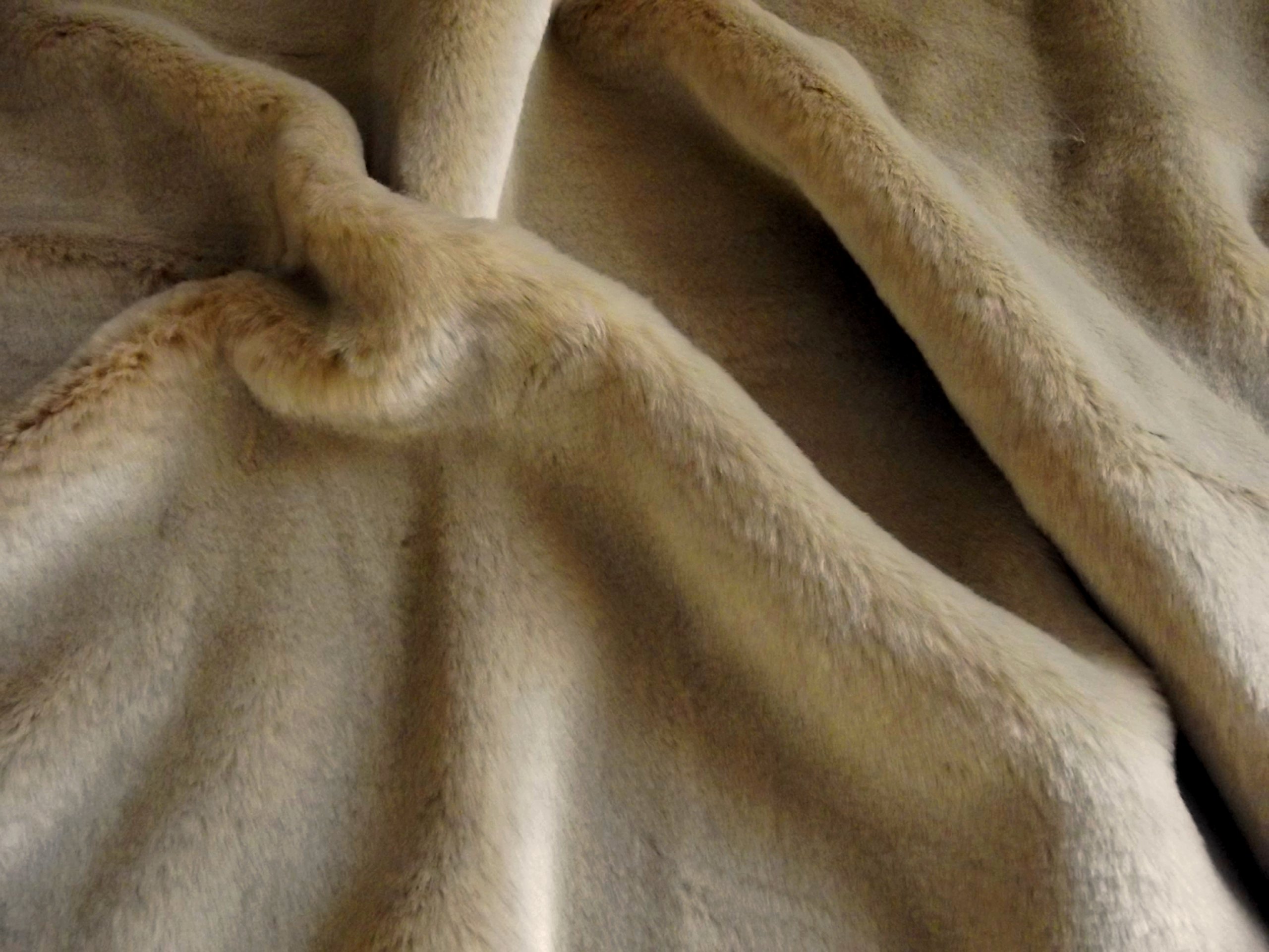 Super Luxury Faux Fur Fabric Material - SHORT PLUSH BEIGE, Sample 10cm x 10cm