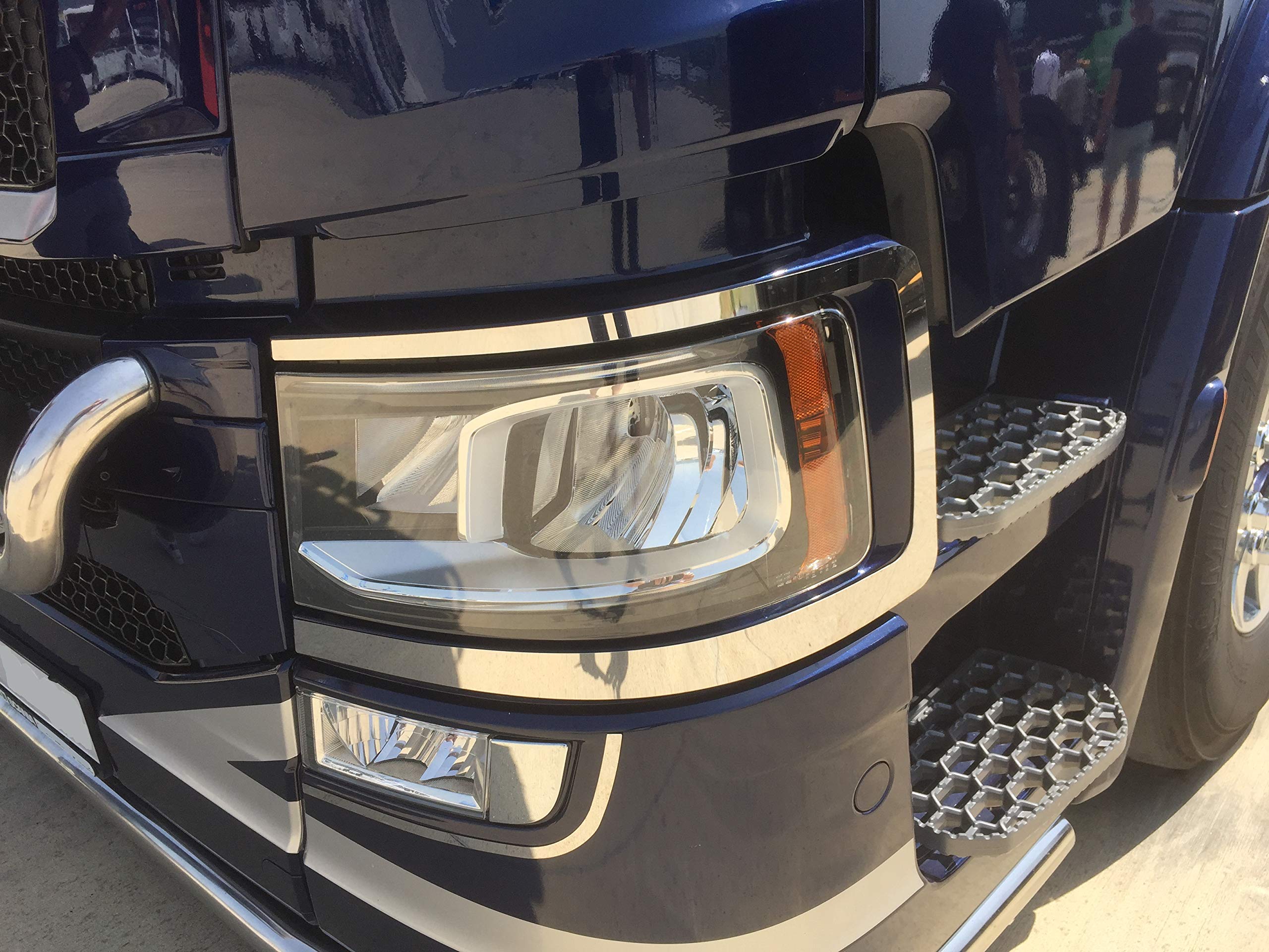 24/7Auto 2 decorazioni in acciaio inossidabile per fari anteriori + 2 decorazioni per fendinebbia per camion Scania serie S/R 2016+