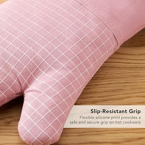 Miniatura 7 de KITCHENAID Gourmet Series Gridlines - Juego de 2 guantes de horno resistentes al calor hasta 600 F, agarre de silicona suave, puño magnético, rosa