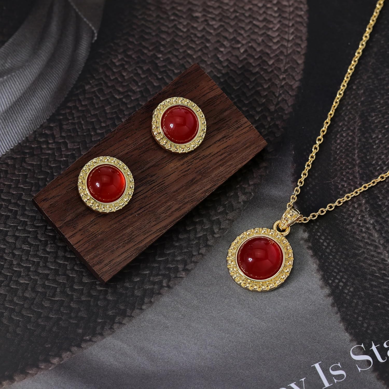 Gold Pendant Necklace for Women Red Crystal Necklace Gold Round Dainty Vintage Necklaces Jewelry Gifts - Image 4
