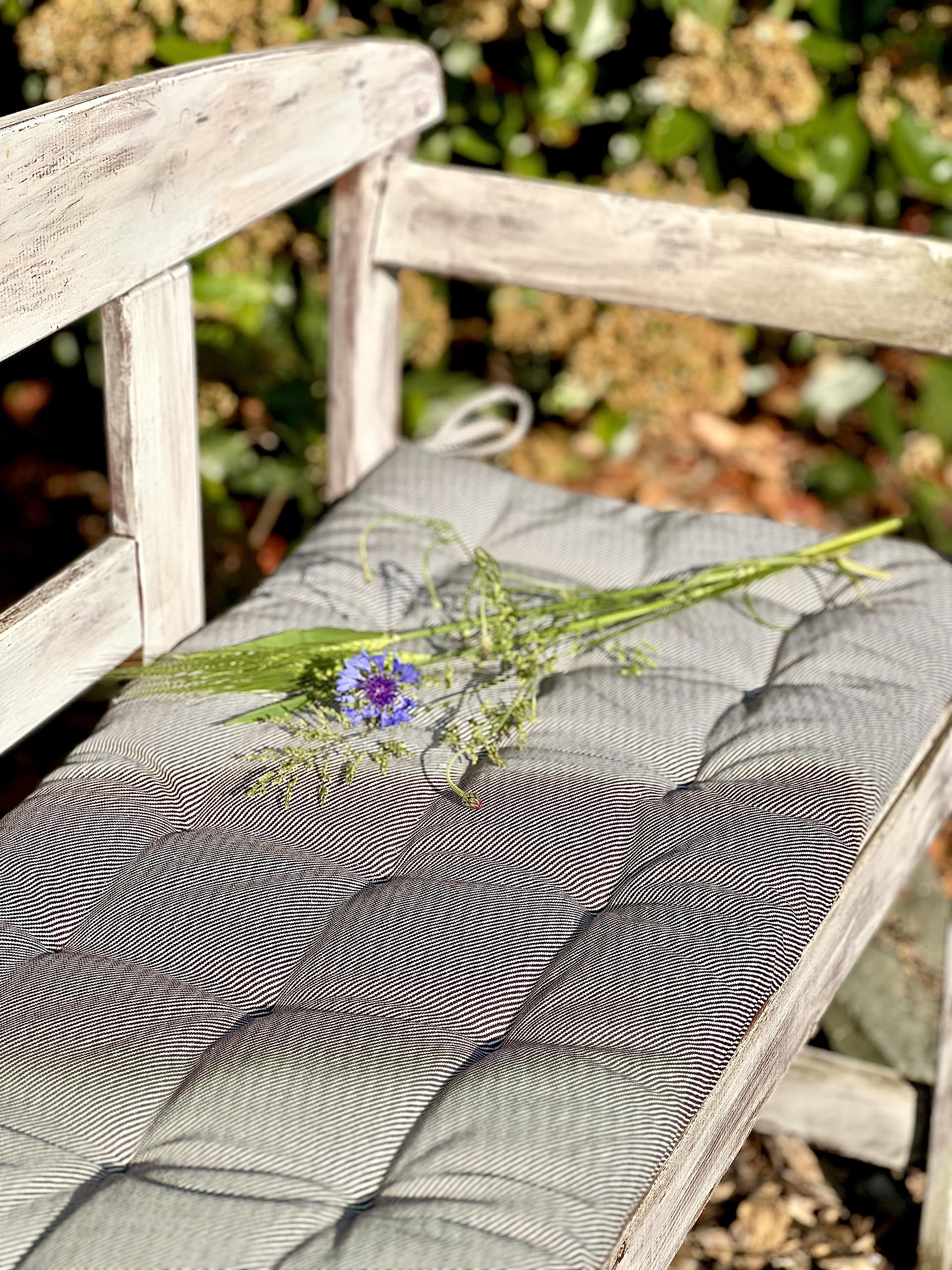 Brandsseller Coussin de Banc 120x40x4 cm – Coussin pour Banc de Jardin et Banc de Salle à Manger – Imperméable, Facile d’Entretien & rembourré – Usage intérieur & extérieur – Blanc/Marron rayé