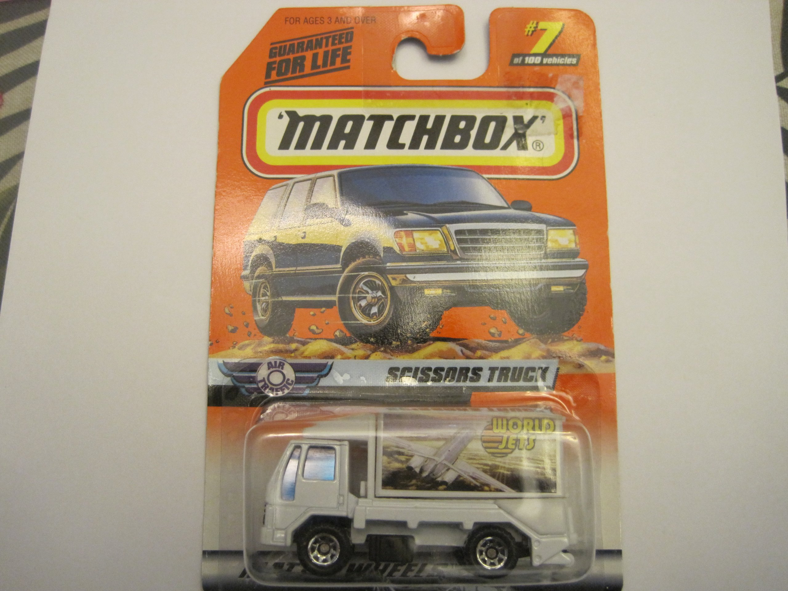 Amazon.com: Matchbox Air Traffic Scissors Truck #7 of 100 : Toys