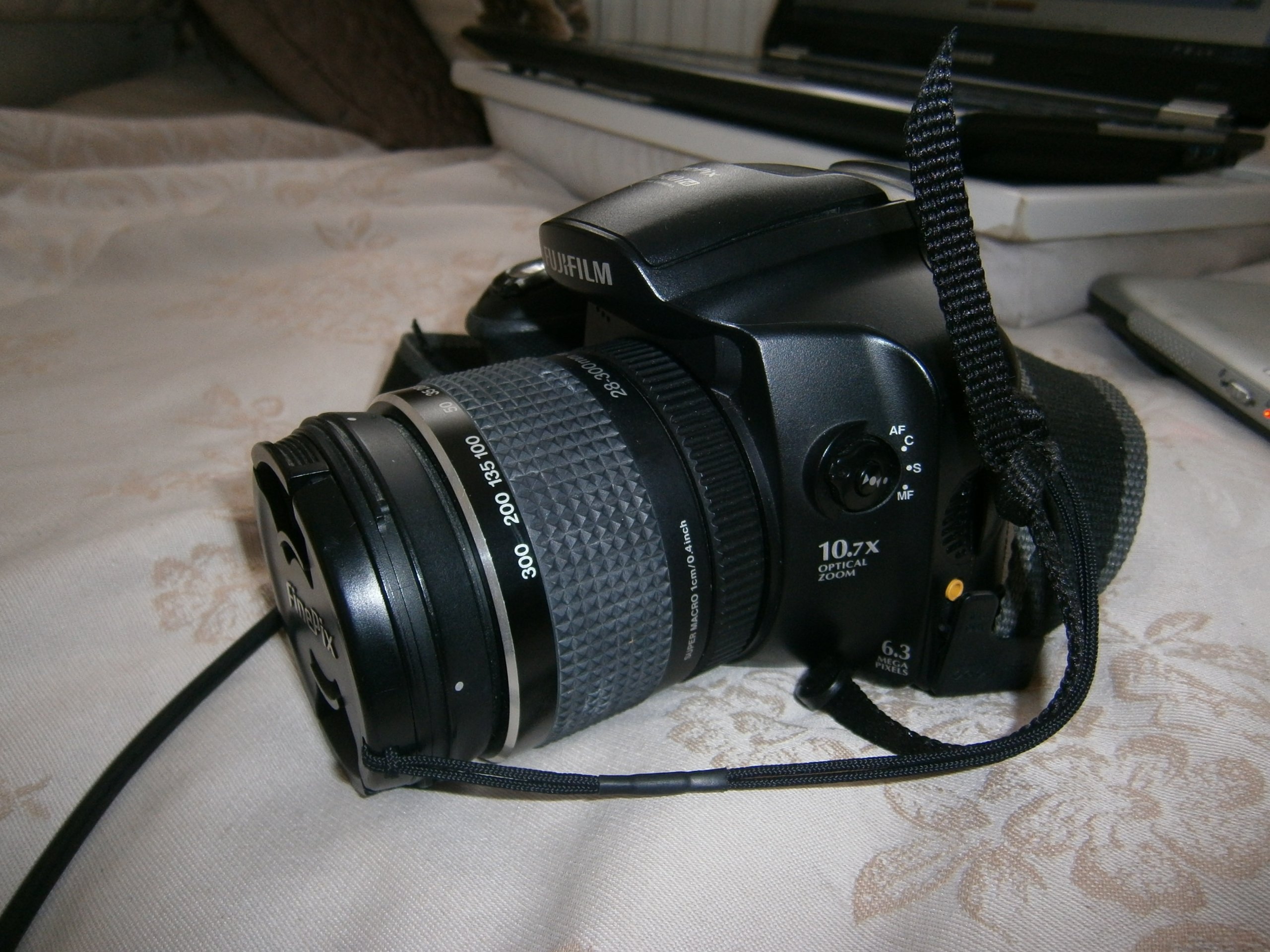 Fujifilm FinePix S6500 - Cámara Digital Compacta 6.3 MP (2.5 Pulgadas LCD, 11x Zoom Óptico)