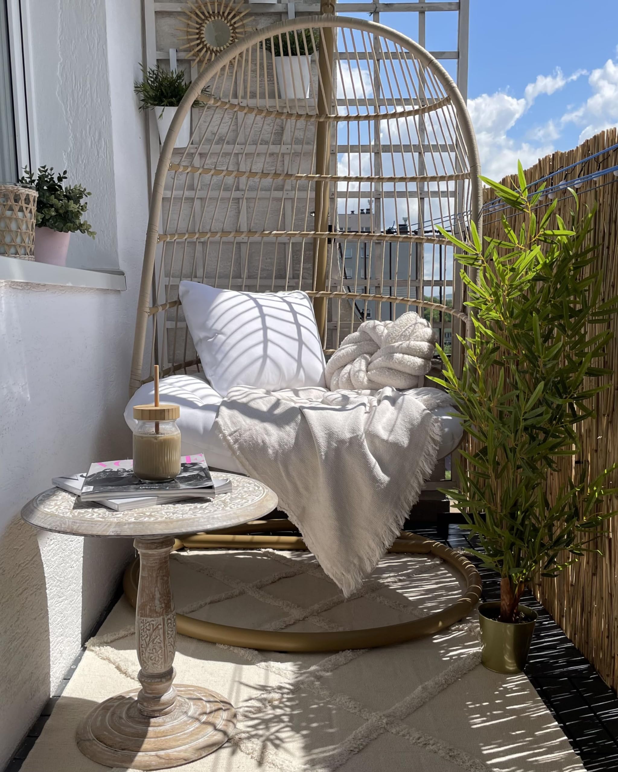 Beliani Table d'Appoint Blanc Cassé en Bois de Manguier Guéridon à Plateau Sculpté Jambia